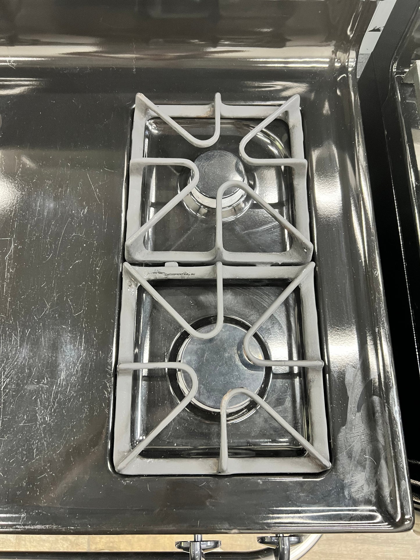 GE 30" Free-Standing Gas Range with 5.0 Cubic Feet Capacity Oven in Stainless Steel-Model #JGBP33SEHSS