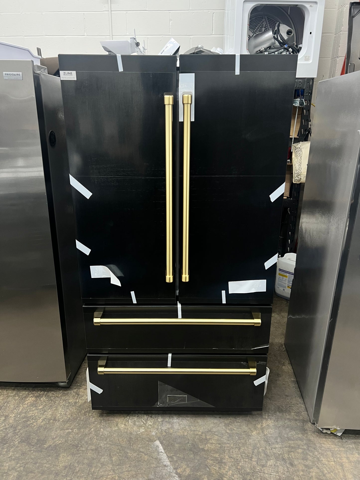 ZLINE KITCHEN & BATH Counter-Depth Autograph Edition 22.5-cu ft 4 -Door French Door Refrigerator with Ice Maker with Ice Dispenser ( Fingerprint Resistant Black Stainless Steel with Champagne Bronze accent Handles)-Model #RFM-36-BS-CB