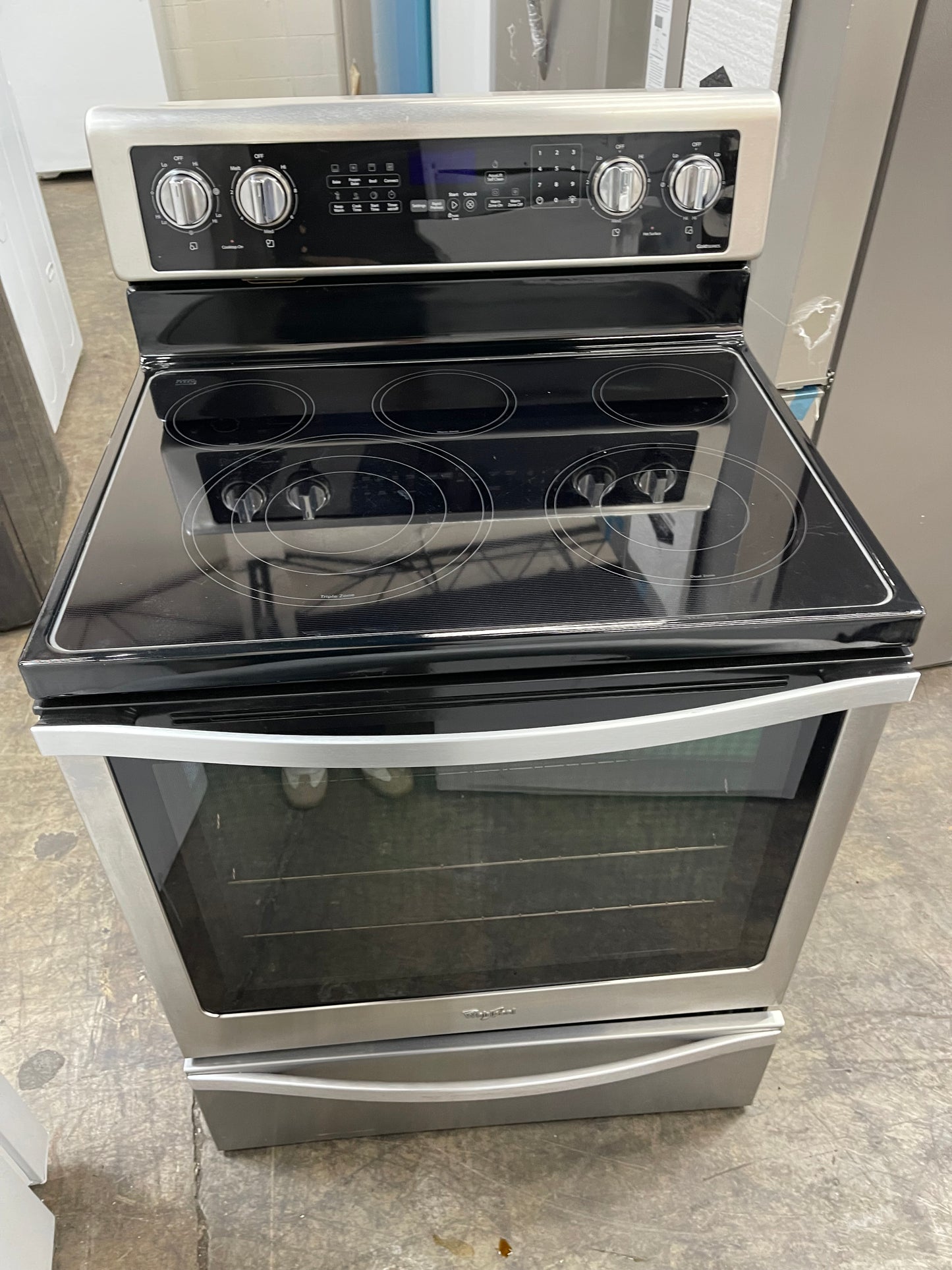 6.4 Cu. Ft. Freestanding Electric Range with Fingerprint-Resistant Stainless Steel Model:
WFE770H0FZ