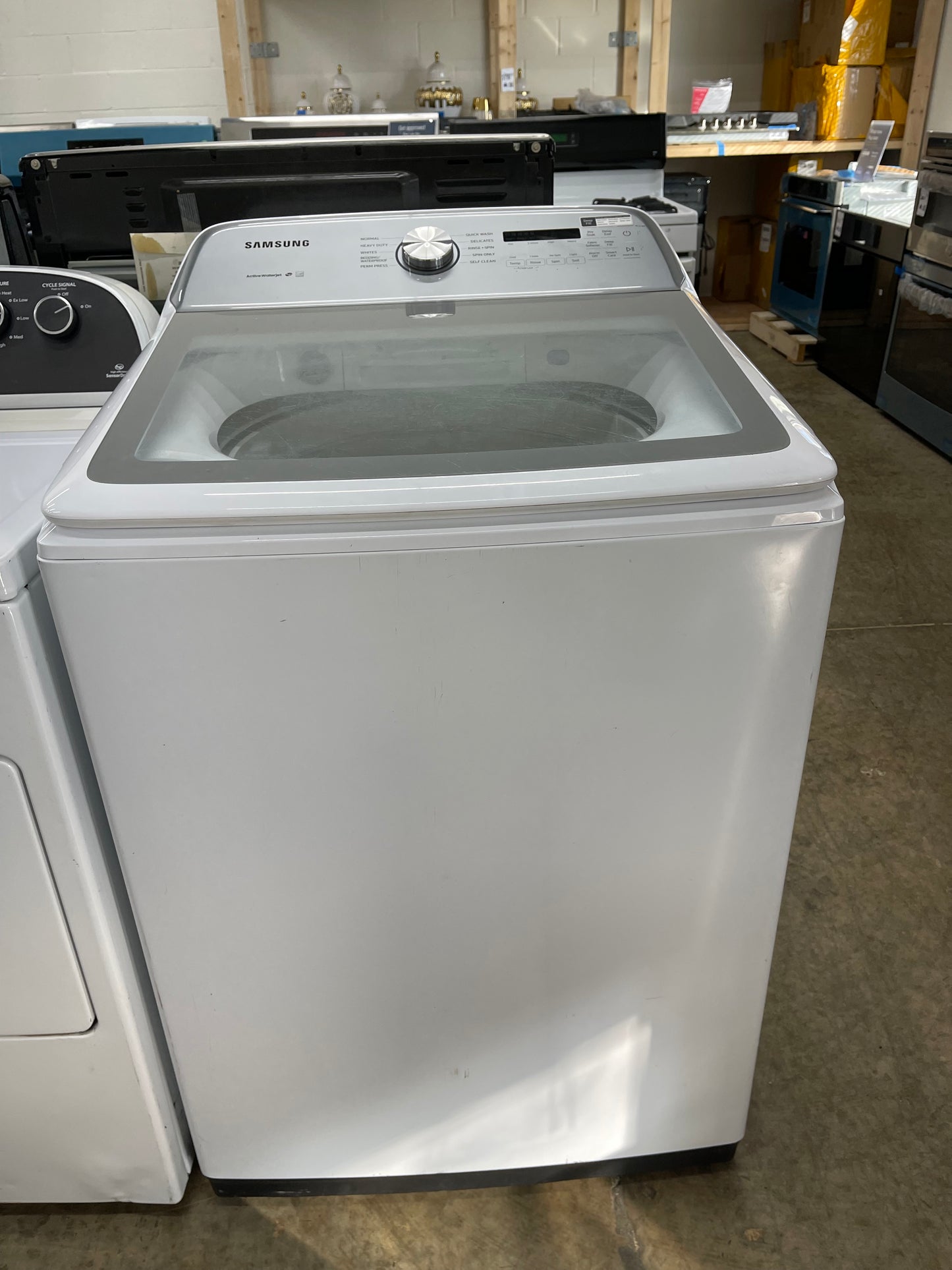 Samsung WA50R5200AW
27 Inch Top Load Washer with 5.0 Cu. Ft. Capacity, 10 Wash Cycles, Active WaterJet, EZ Access, Deep Fill, Smart Care, VRT Plus Technology, Quick Wash, and ENERGY STAR Certified: White