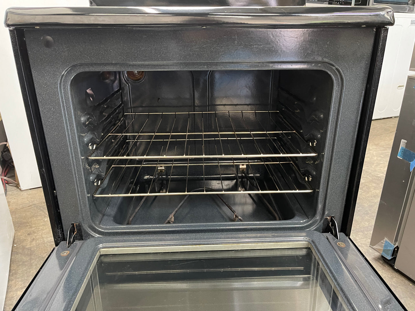 Frigidaire FFEF3012LS
30 Inch Freestanding Electric Range with 4 Radiant Elements, 4.8 cu. ft. Oven Capacity, Manual Clean and Store-More Storage Drawer: Stainless Steel
