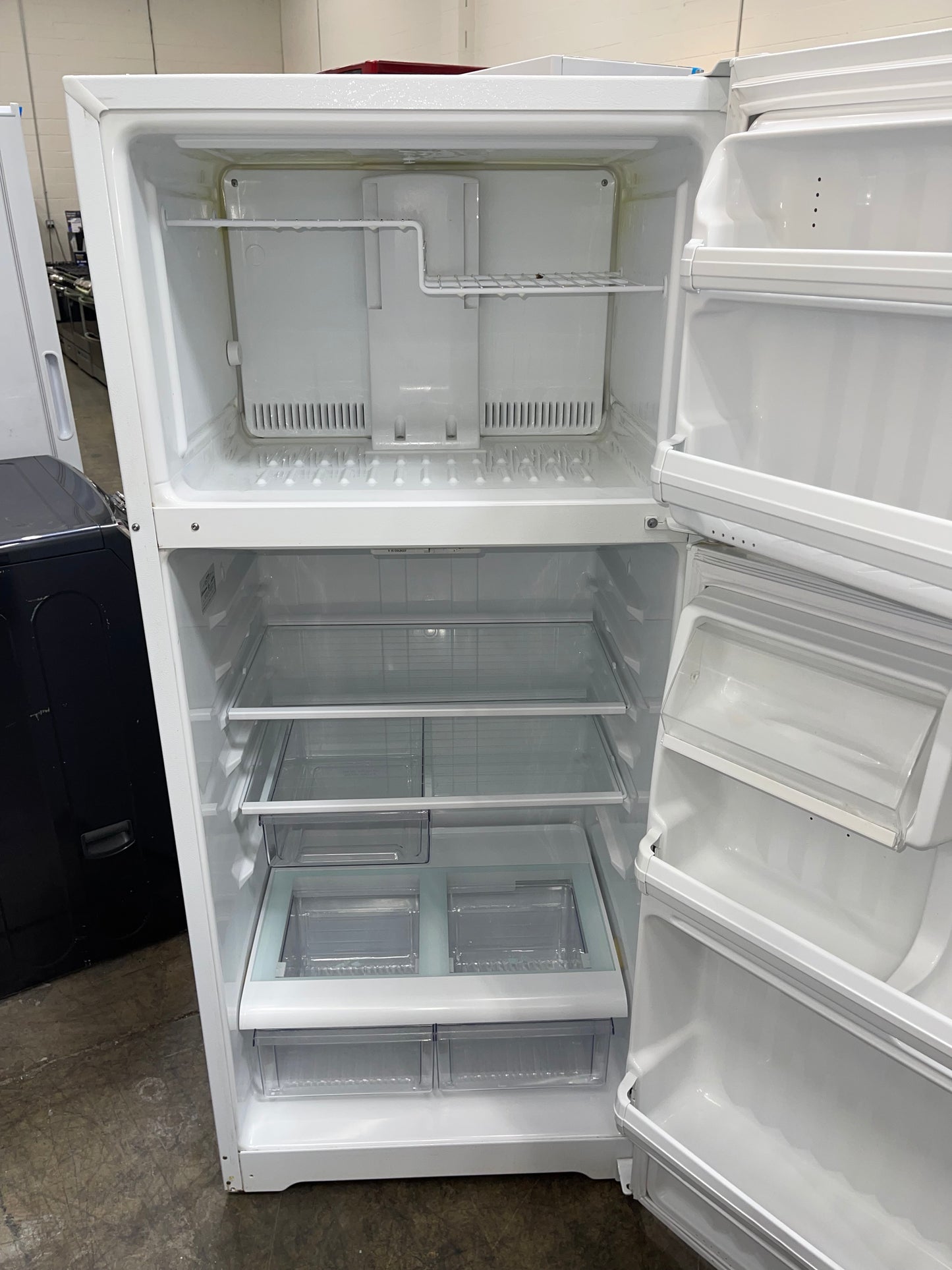 Hotpoint 15.8 Cu. Ft. Top-Freezer Refrigerator
HTS16GBRFRWW