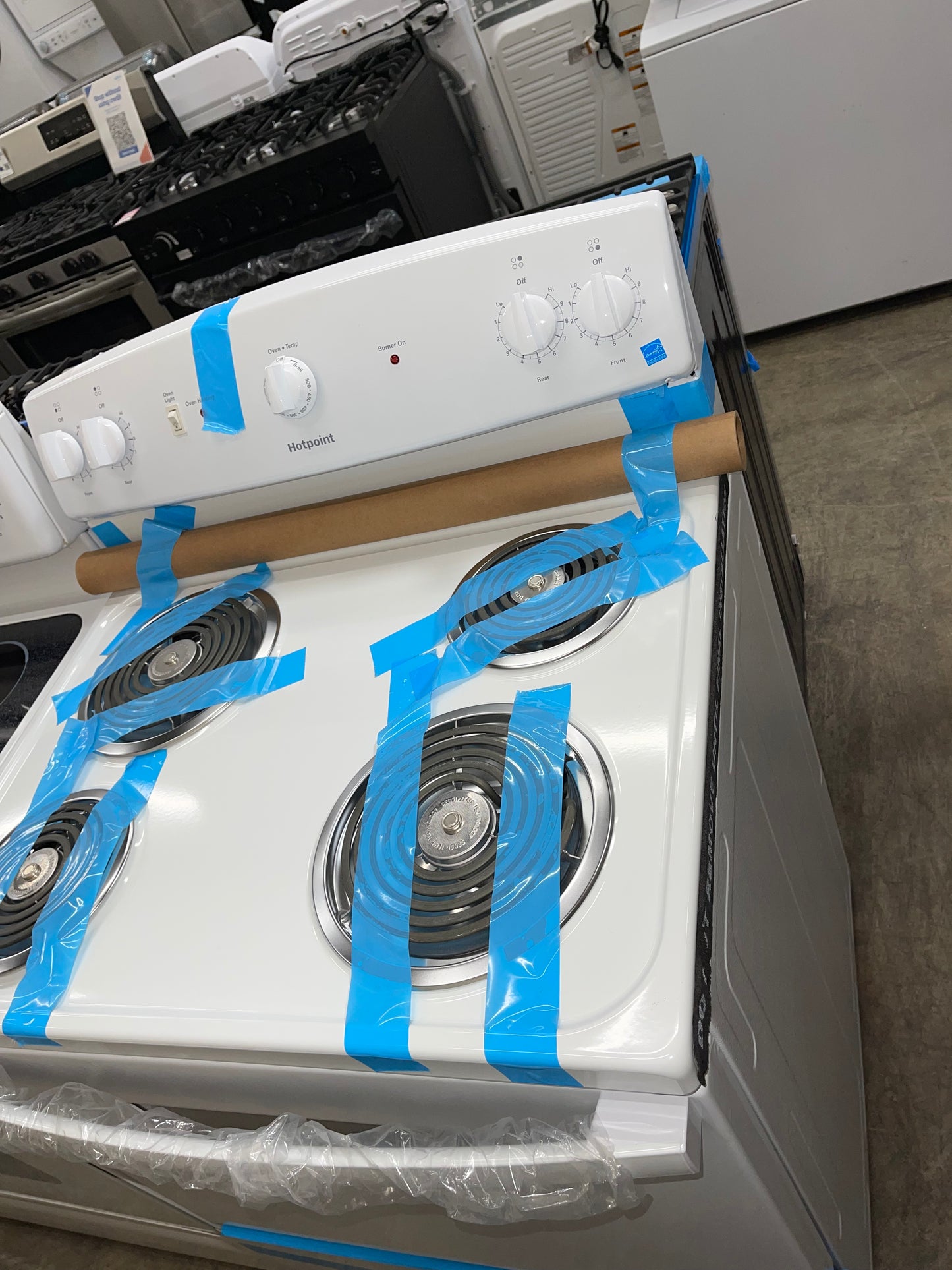 Hotpoint 30-inch Freestanding Electric Range RBS330DRWW