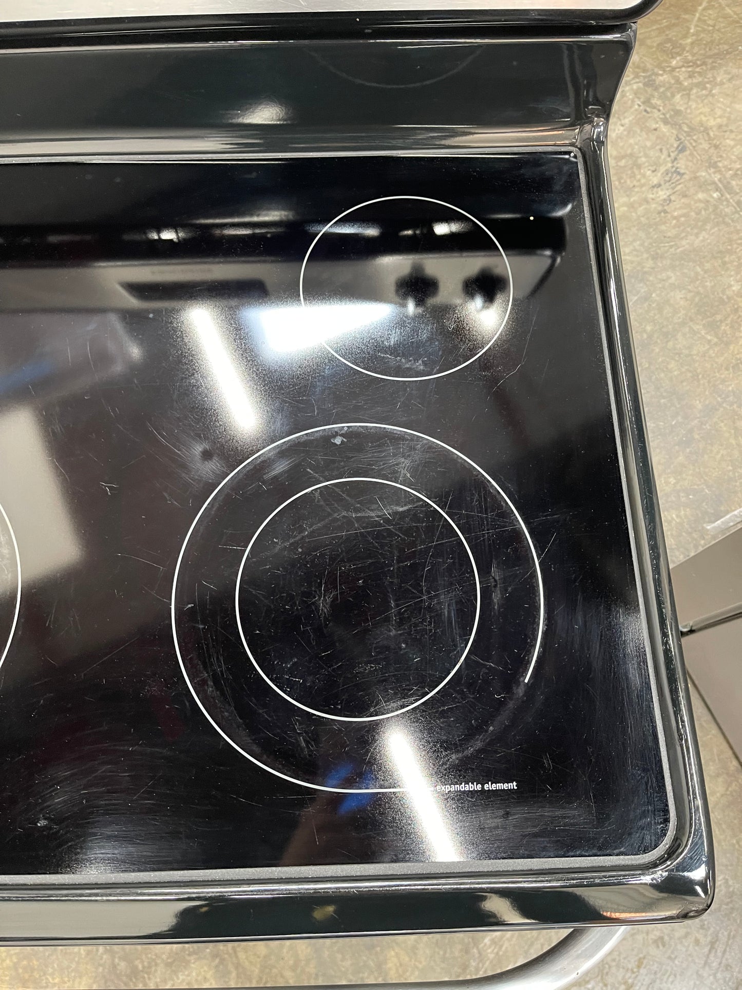 Frigidaire FFEF3012LS
30 Inch Freestanding Electric Range with 4 Radiant Elements, 4.8 cu. ft. Oven Capacity, Manual Clean and Store-More Storage Drawer: Stainless Steel