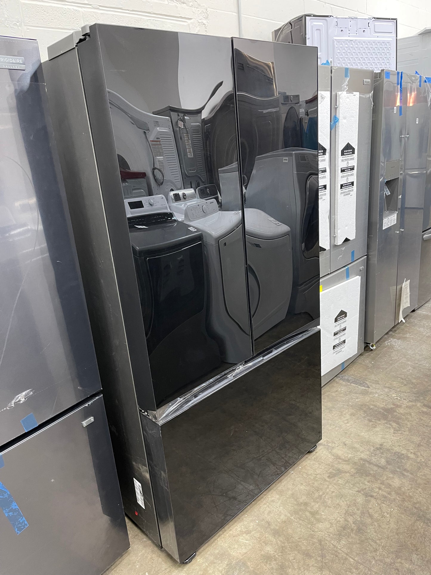 Samsung Counter-Depth Bespoke 24-Cu. Feet 3 -Door Smart Compatible French Door Refrigerator with Dual Ice Maker with water dispenser-Model #RF24BB620012