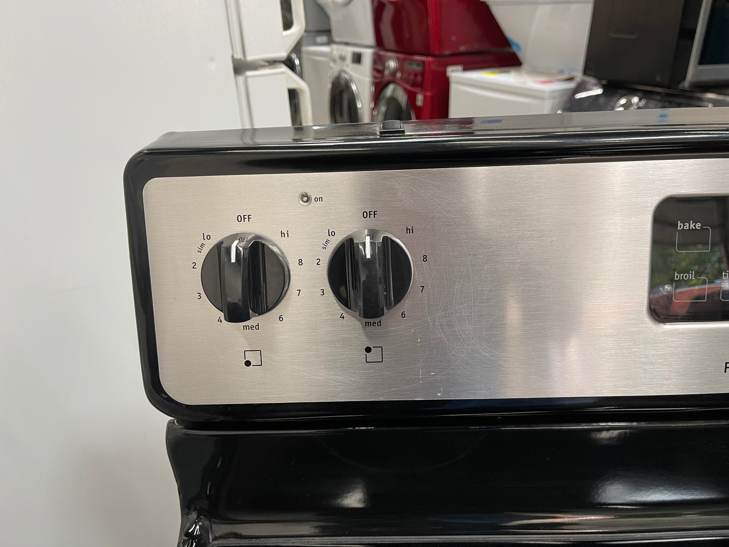 Frigidaire FFEF3012LS
30 Inch Freestanding Electric Range with 4 Radiant Elements, 4.8 cu. ft. Oven Capacity, Manual Clean and Store-More Storage Drawer: Stainless Steel