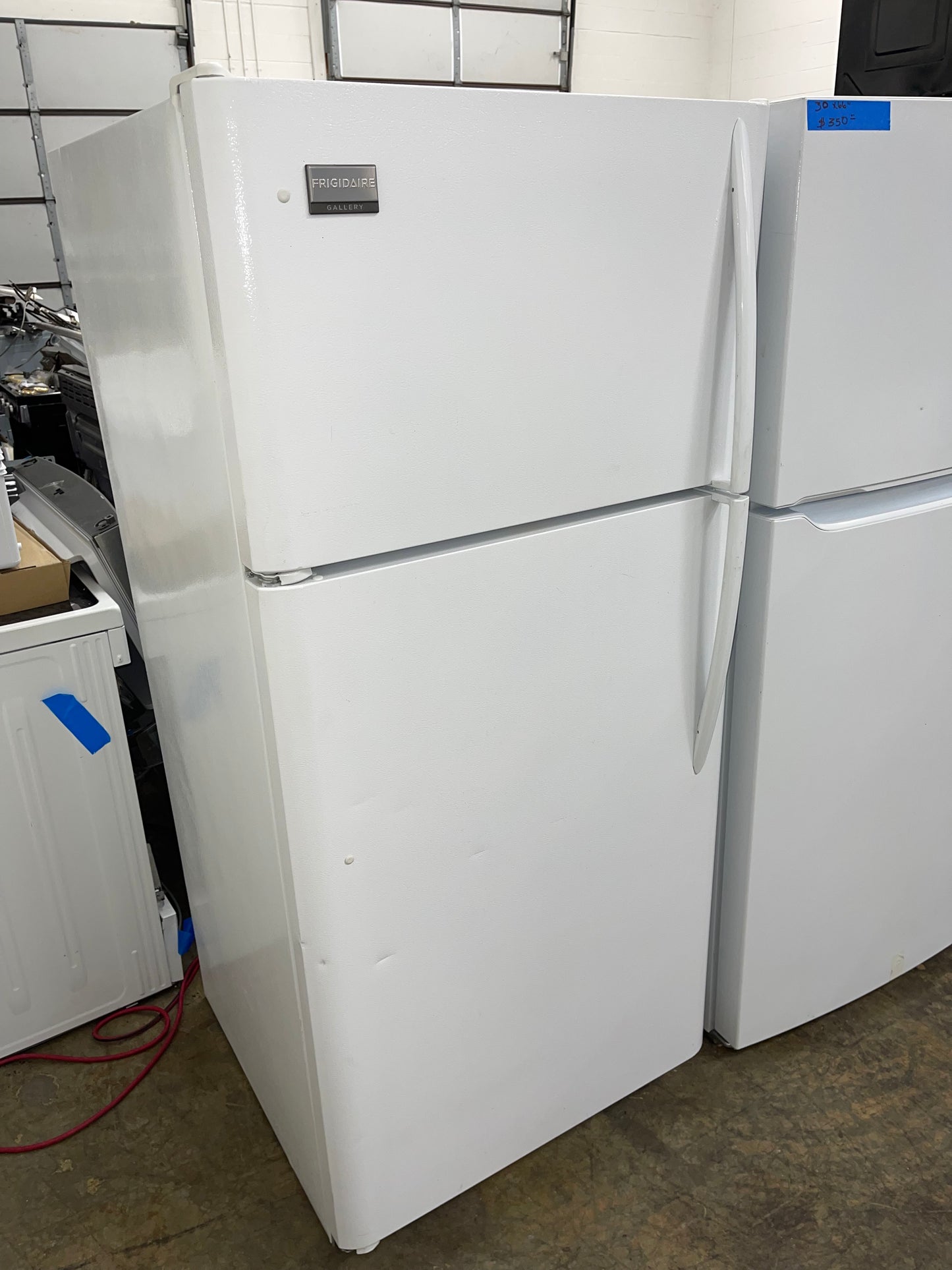 Frigidaire Gallery Series FGHT1834KW
18.2 cu. ft. Top-Freezer Refrigerator with 3 SpillSafe Glass Shelves, 2 Humidity Control Crispers, Adjustable Gallon Door Bins and Optional Ice Maker: White