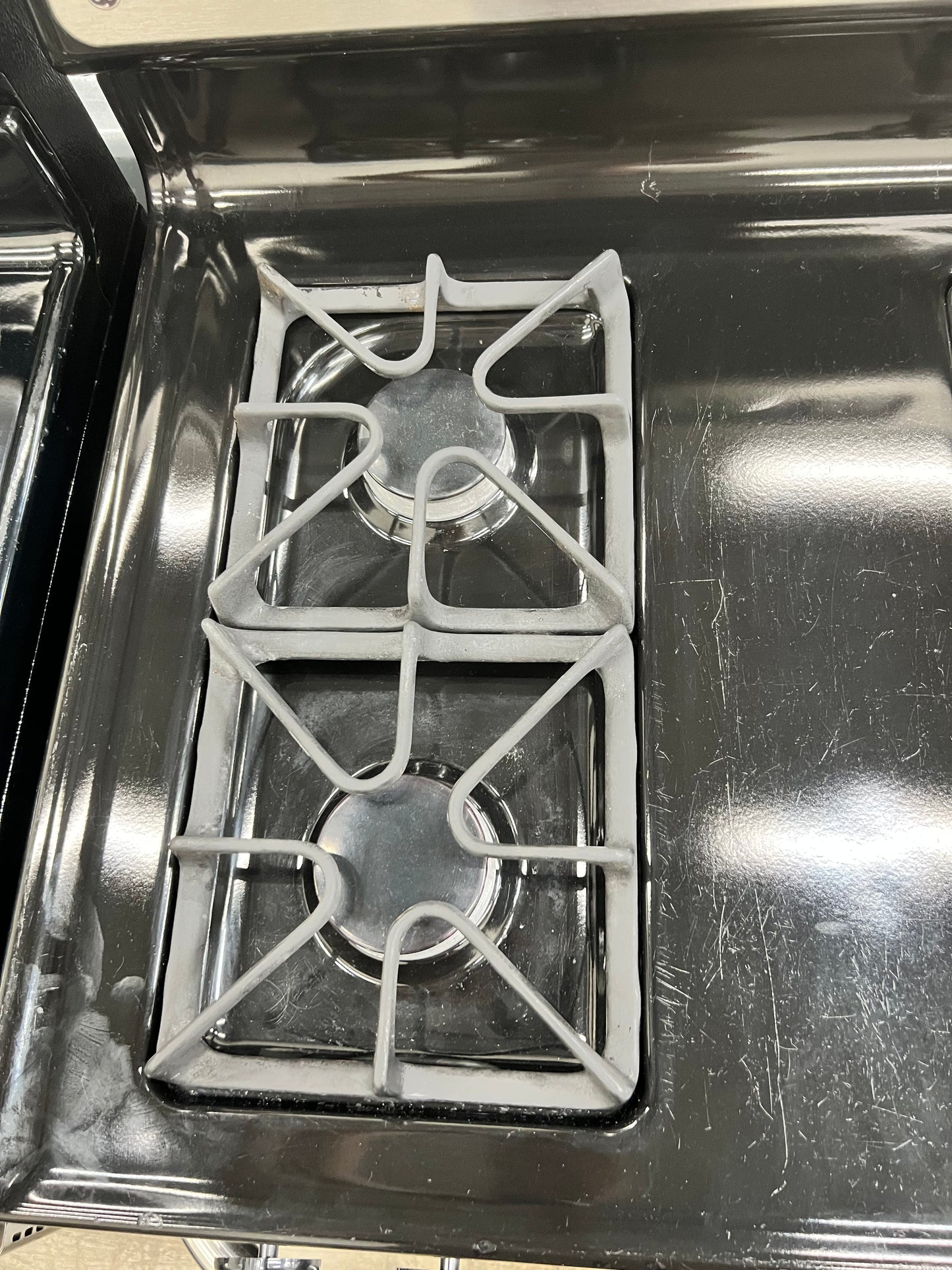 GE 30" Free-Standing Gas Range with 5.0 Cubic Feet Capacity Oven in Stainless Steel-Model #JGBP33SEHSS