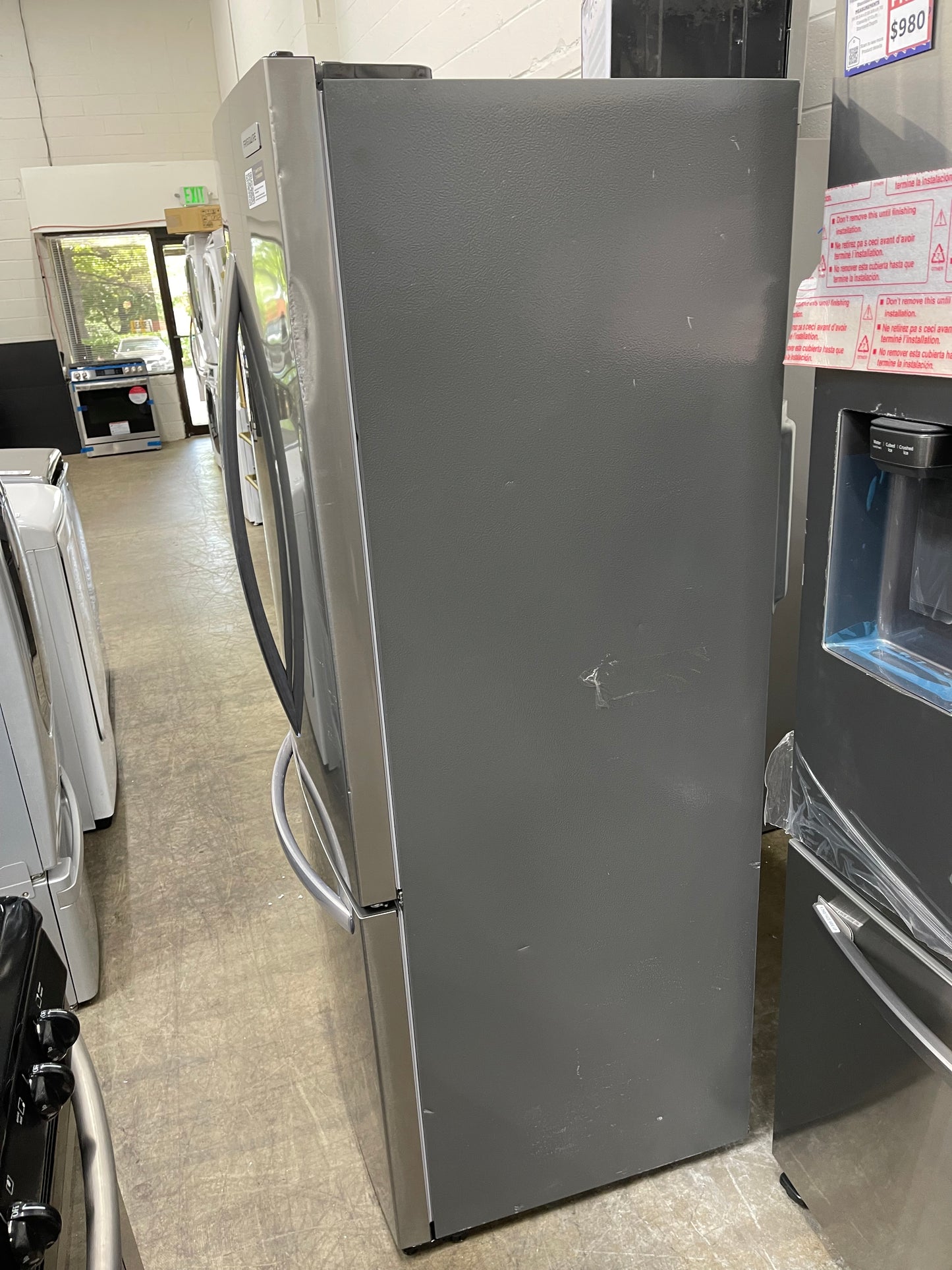 Frigidaire 17.6 Cu. Ft. Counter-Depth French Door Refrigerator
FRFG1723AV