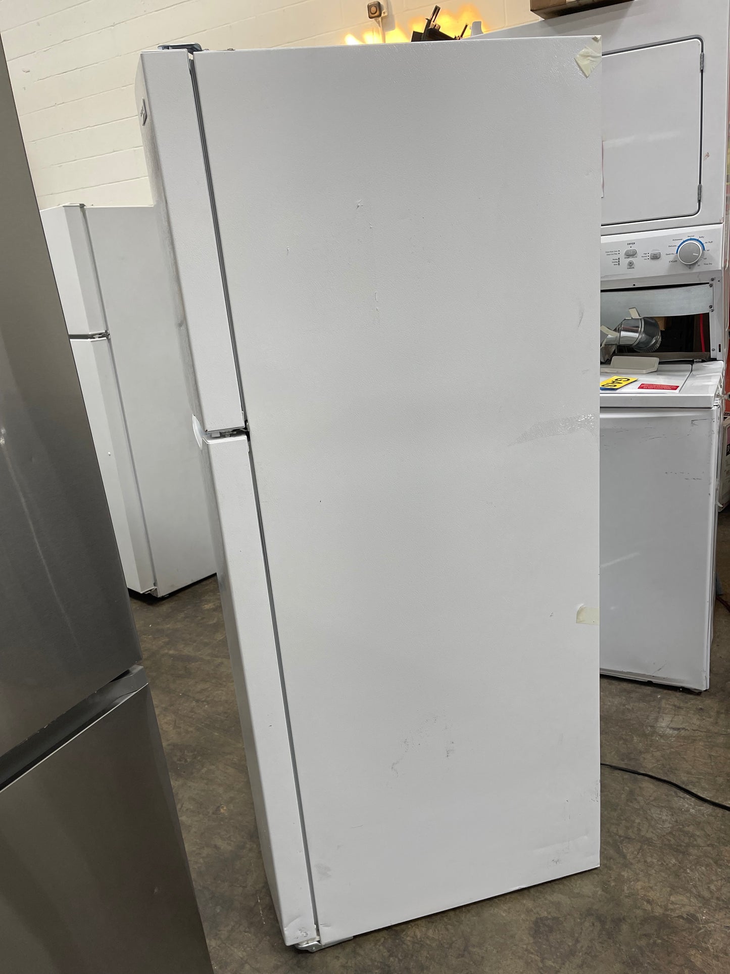 Hotpoint 15.8 Cu. Ft. Top-Freezer Refrigerator
HTS16GBRFRWW