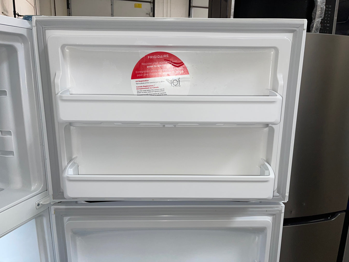 Frigidaire FFTR1814WW
30 Inch Top Freezer Refrigerator with 18.3 Cu. Ft. Total Capacity