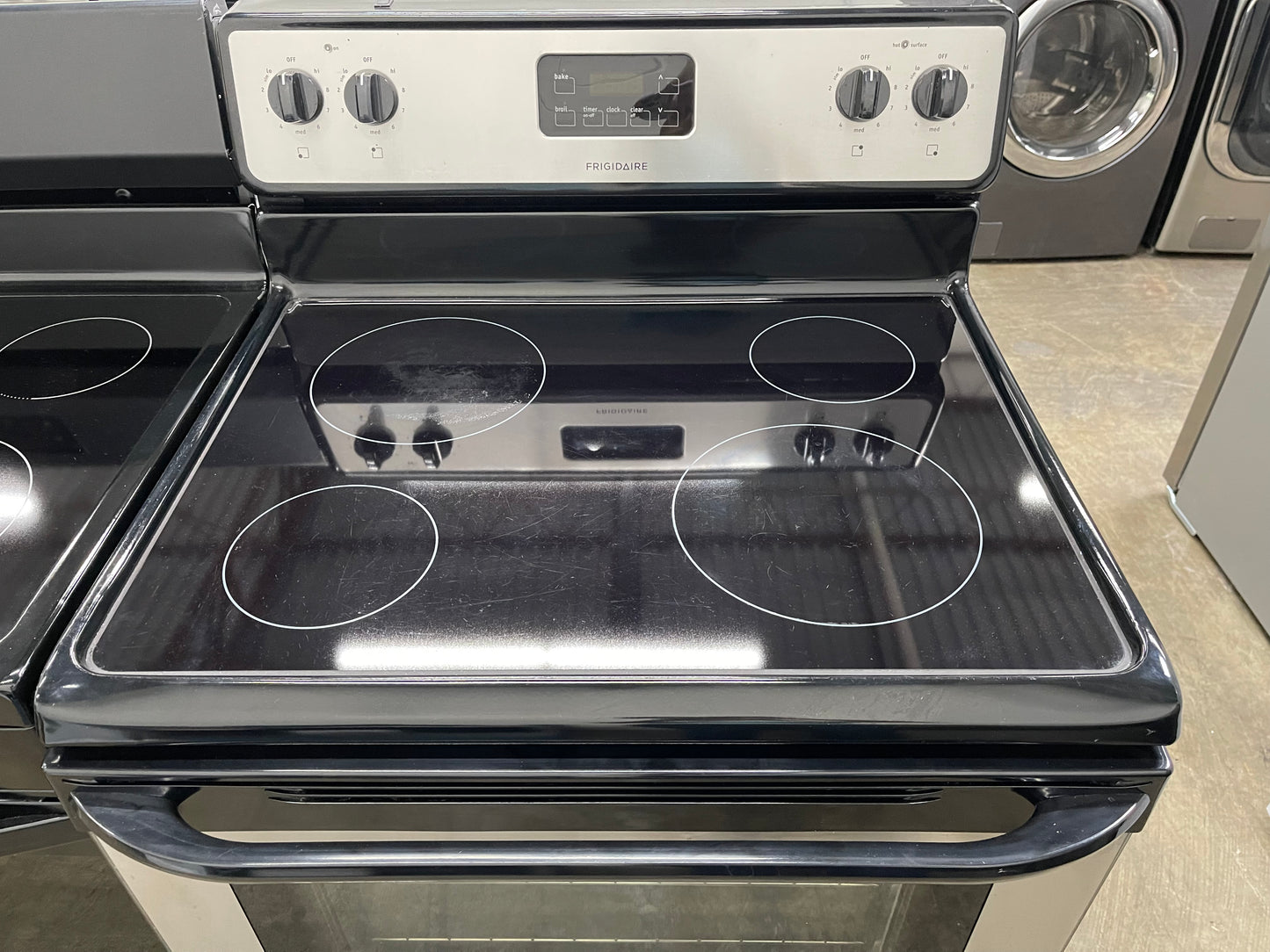 Frigidaire FFEF3012LS
30 Inch Freestanding Electric Range with 4 Radiant Elements, 4.8 cu. ft. Oven Capacity, Manual Clean and Store-More Storage Drawer: Stainless Steel