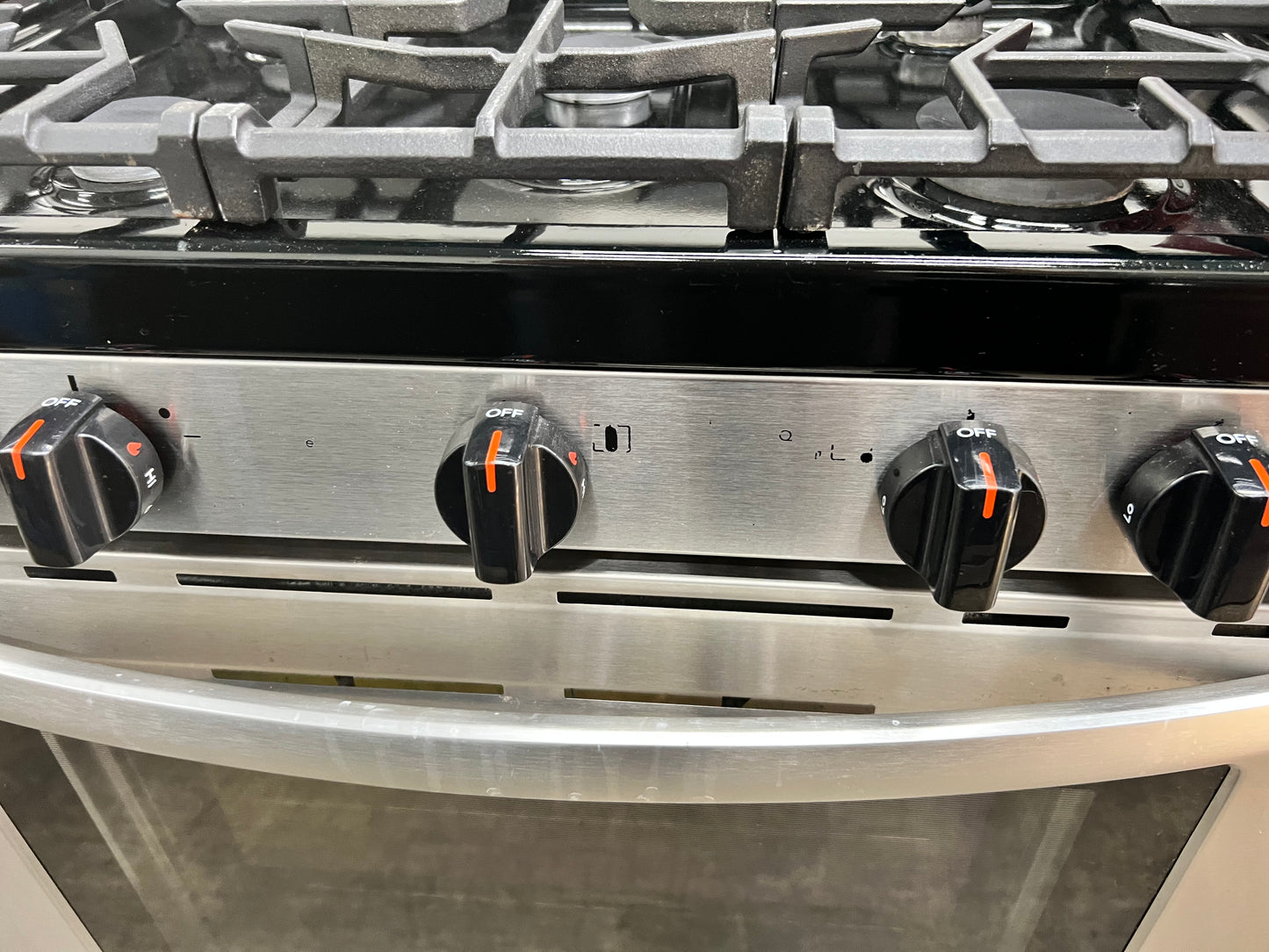 Frigidaire 30-in 5 Burners 5-cu ft Self Cleaning Gas Range in Stainless Steel-Model #FFGF3054TS