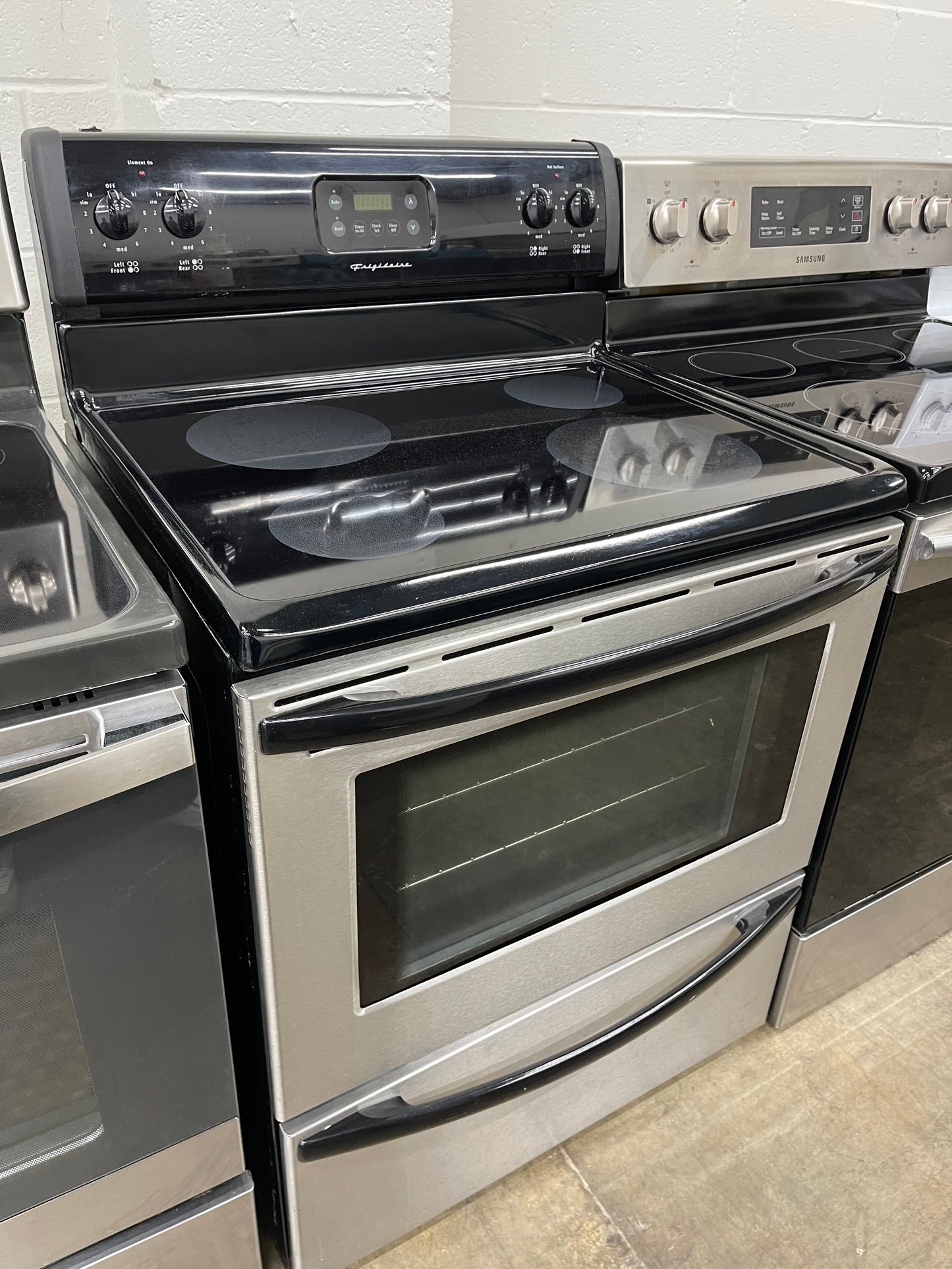 Frigidaire Freestanding Electric Range, Self Clean Oven, Ceramic Smoothtop