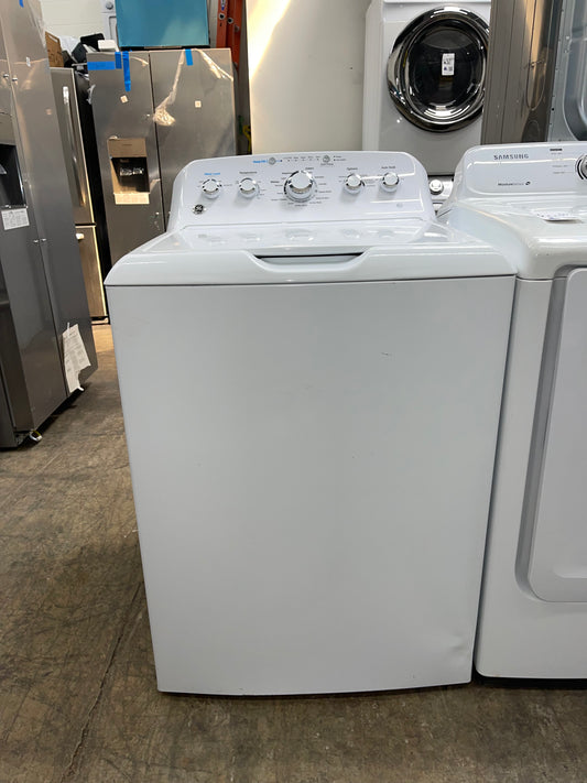 GE 4.5 cu. ft. Capacity Washer with Stainless Steel Basket
Model #:GTW465ASN1WW