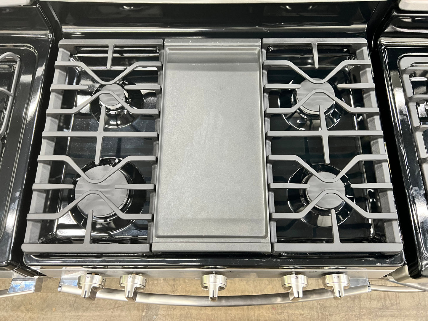 GE 30 in. 5.0-cu. ft. Freestanding Gas Range in Stainless Steel-Model #JGBS66REK3SS