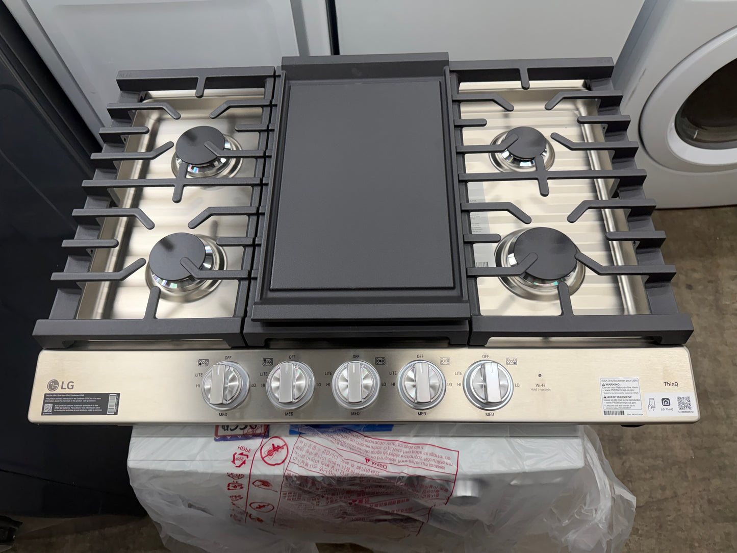 LG CBGJ3027S
30 Inch Gas Smart Cooktop with 5 Sealed Burners, 22K Ultraheat Dual Burner, Cast Iron Griddle, EasyClean® Cooktop, ThinQ Technology and LED Knobs