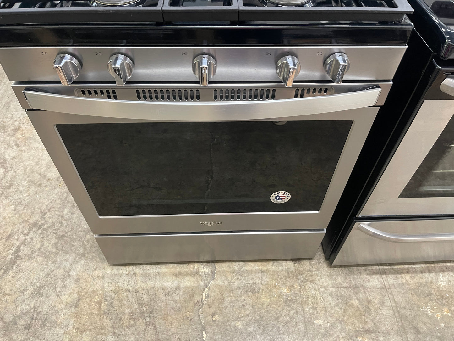 Whirlpool WFG550S0LZ
30 Inch Freestanding Gas Range with 5 Sealed Burners, 5.0 cu. ft. Oven Capacity