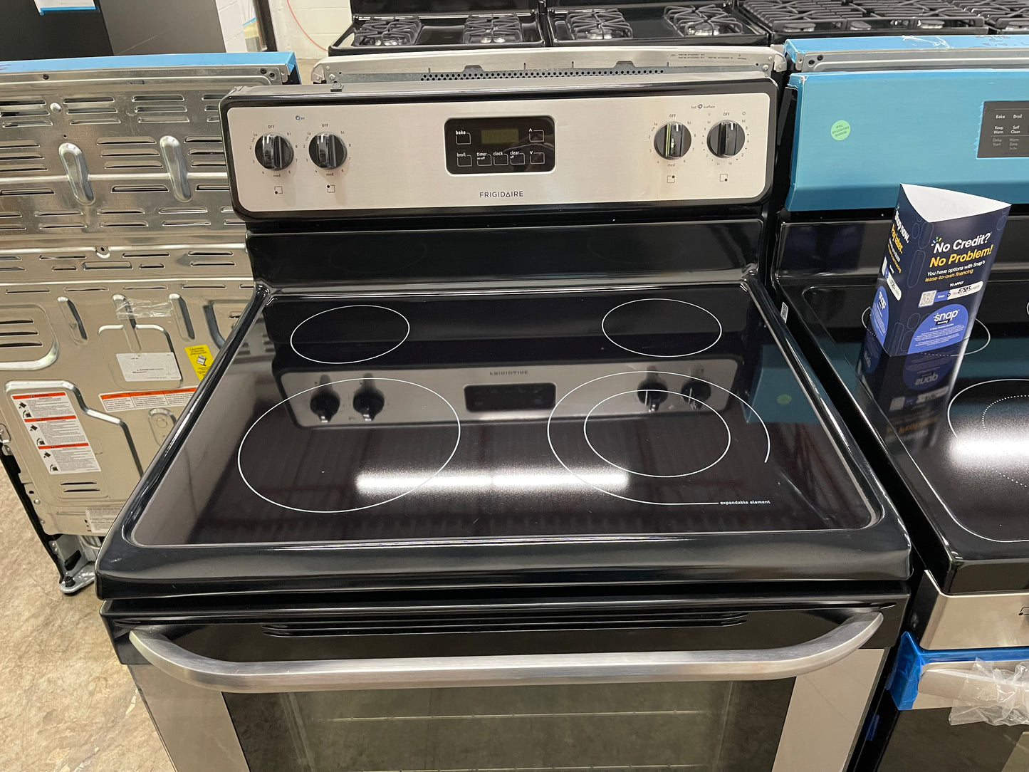 Frigidaire FFEF3043LS
30 Inch Electric Range with SpaceWise Element, Store-More Drawer, Ready-Select Controls, 4 Radiant Elements, 4.8 cu. ft. Oven Capacity and Timed Cook