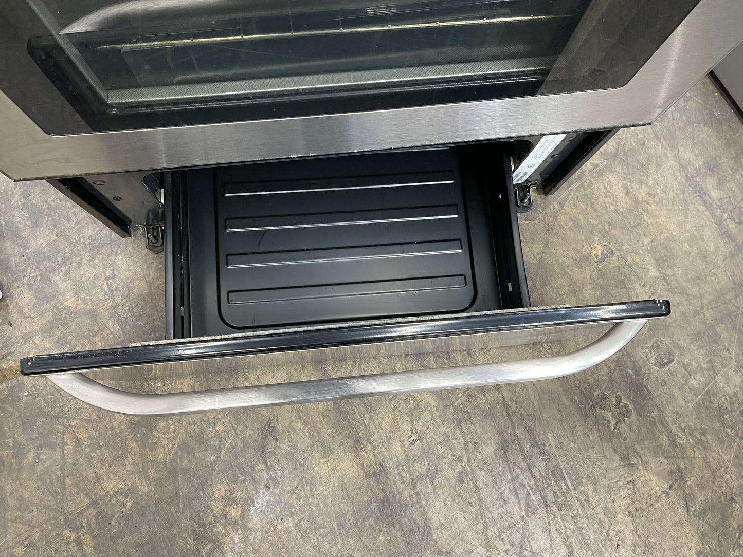 Frigidaire FFEF3012LS
30 Inch Freestanding Electric Range with 4 Radiant Elements, 4.8 cu. ft. Oven Capacity, Manual Clean and Store-More Storage Drawer: Stainless Steel