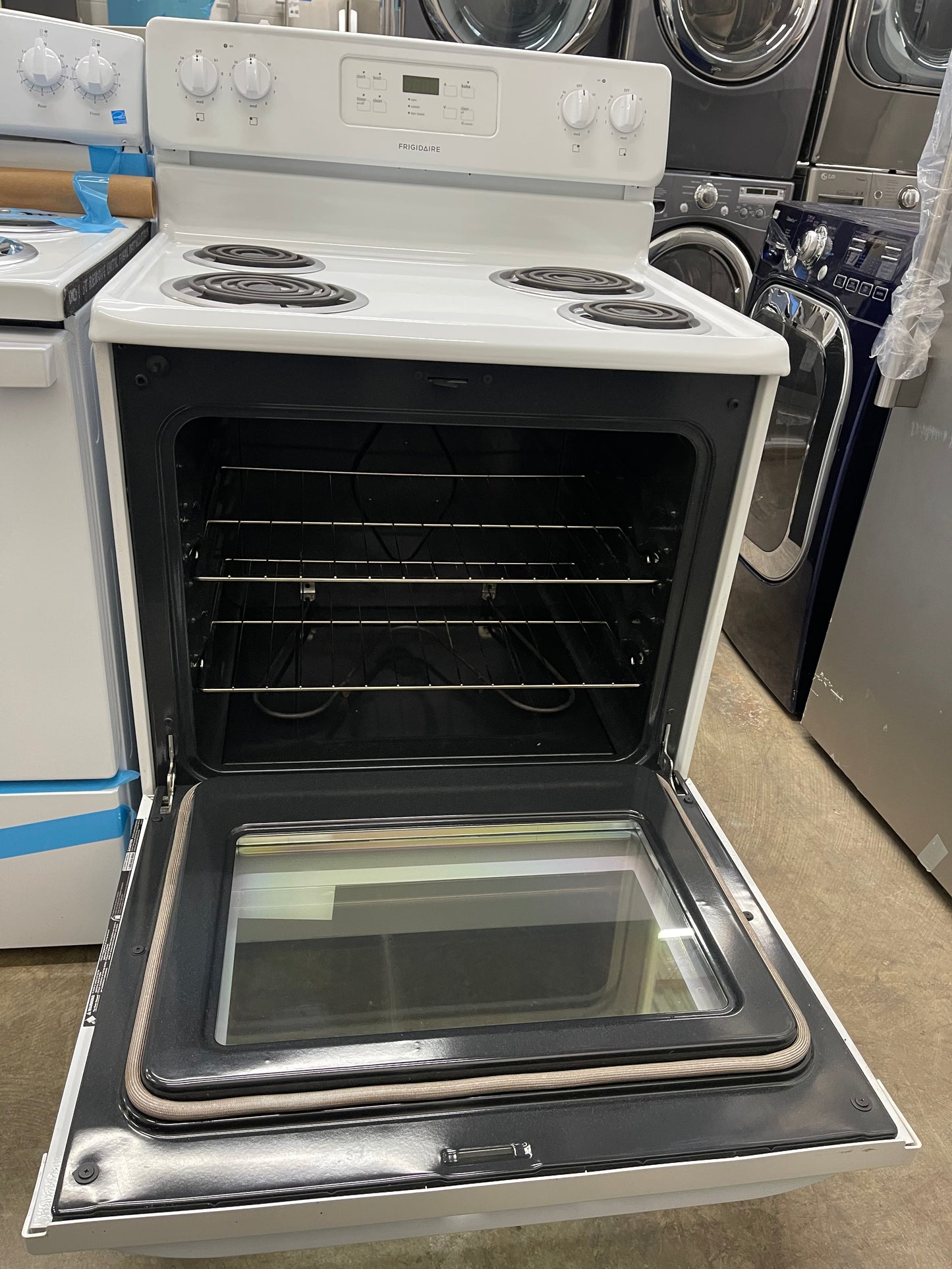 Frigidaire 30" Freestanding Electric Range
FFEF3015P