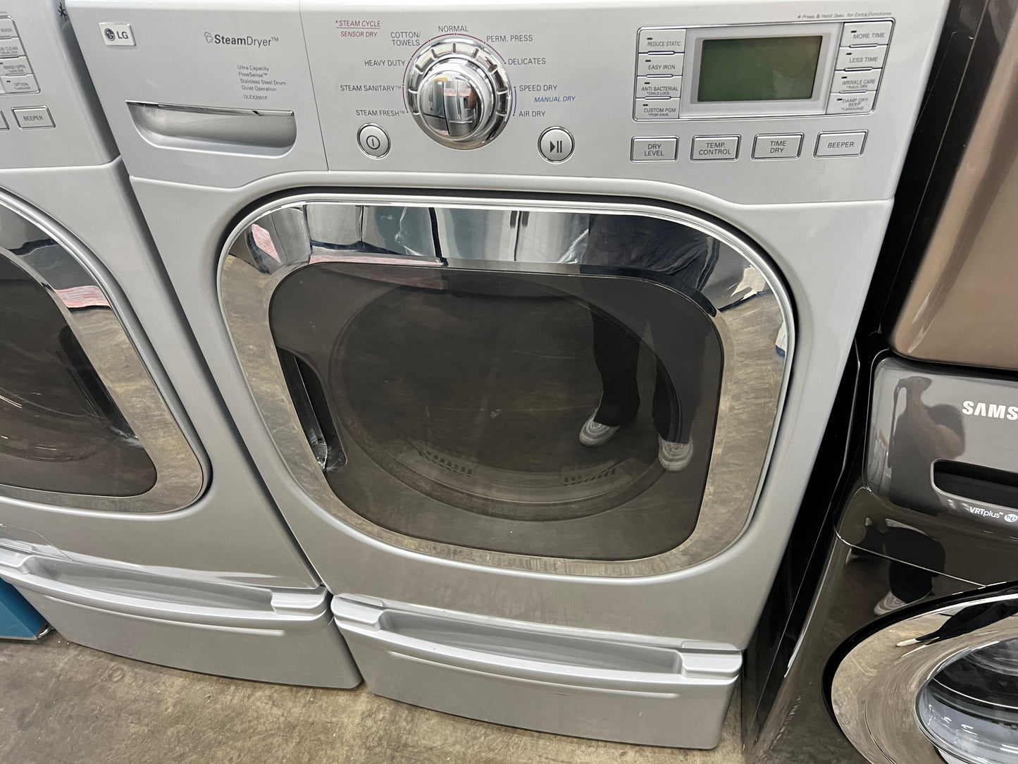 LG Front-Load 4.5-cu ft Washer and 7.4-cu ft Electric Dryer Set in Pure Silver