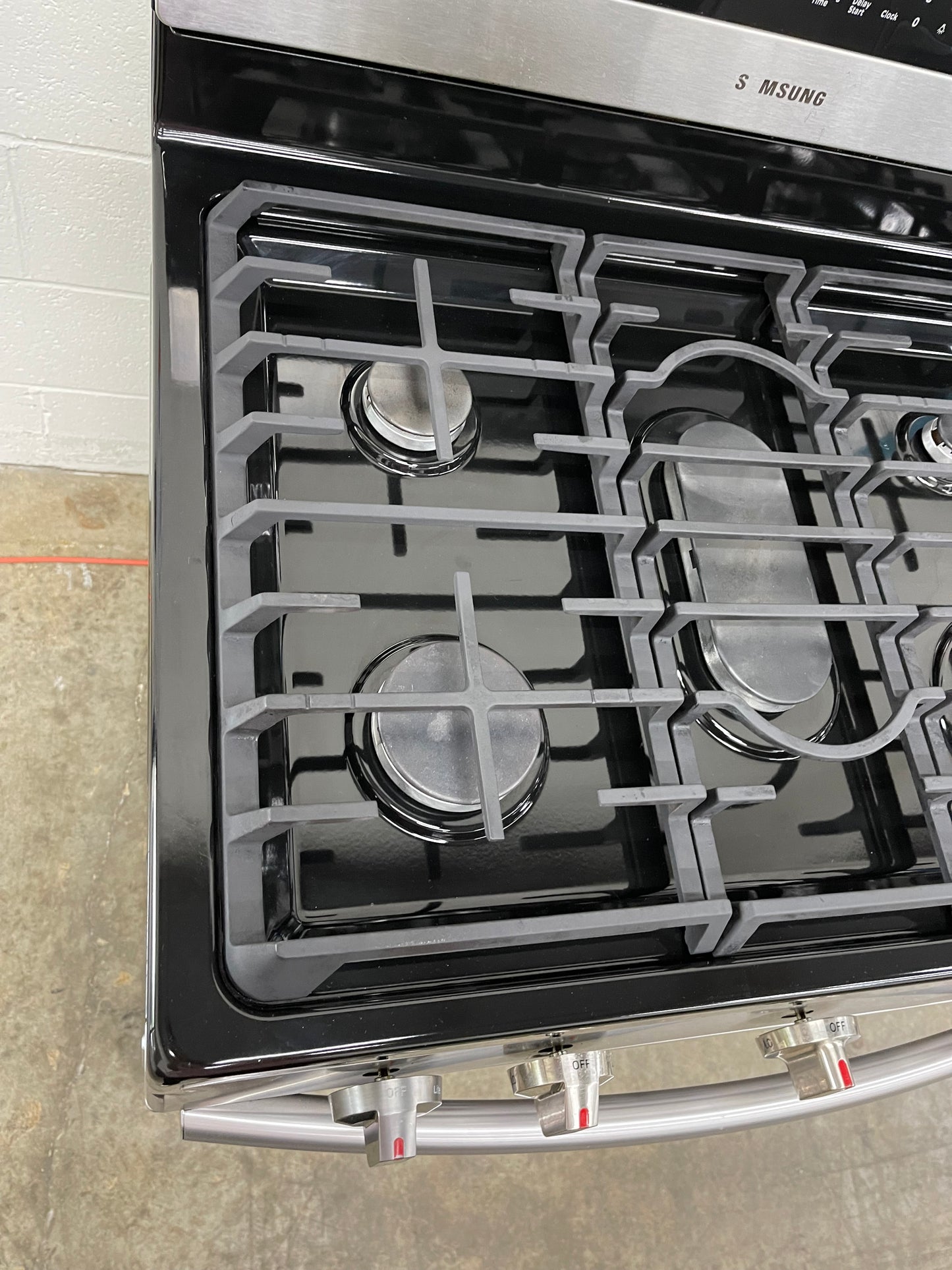 Samsung 30-in 5 Burners 5.8 cu. ft. Freestanding Gas Range with Convection Oven in Stainless Steel-Model #NX58H5600SS