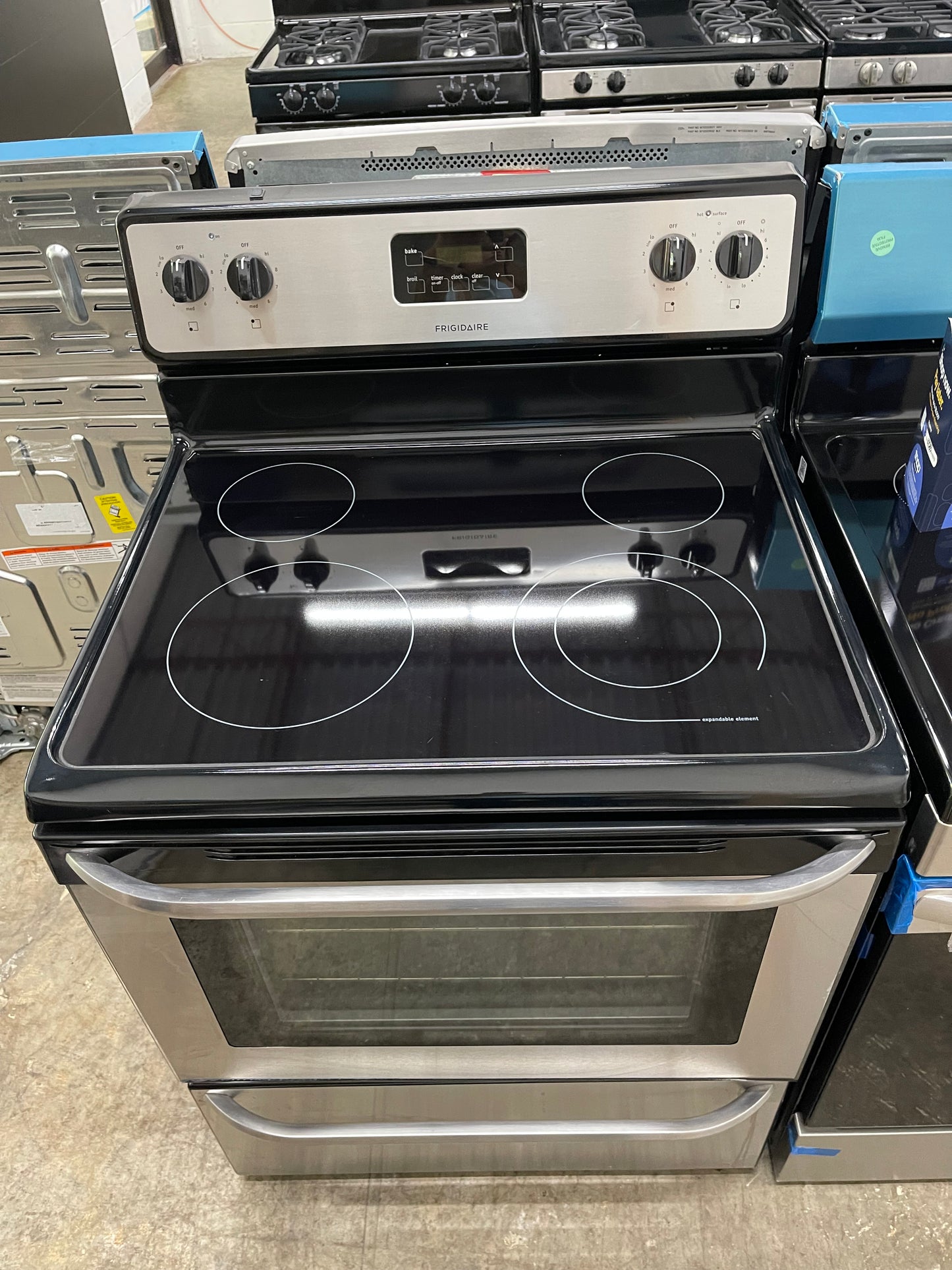 Frigidaire FFEF3043LS
30 Inch Electric Range with SpaceWise Element, Store-More Drawer, Ready-Select Controls, 4 Radiant Elements, 4.8 cu. ft. Oven Capacity and Timed Cook