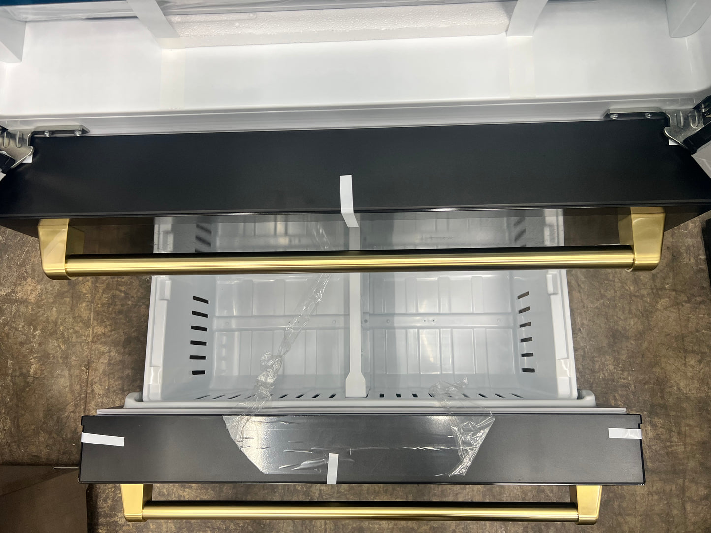 ZLINE KITCHEN & BATH Counter-Depth Autograph Edition 22.5-cu ft 4 -Door French Door Refrigerator with Ice Maker with Ice Dispenser ( Fingerprint Resistant Black Stainless Steel with Champagne Bronze accent Handles)-Model #RFM-36-BS-CB