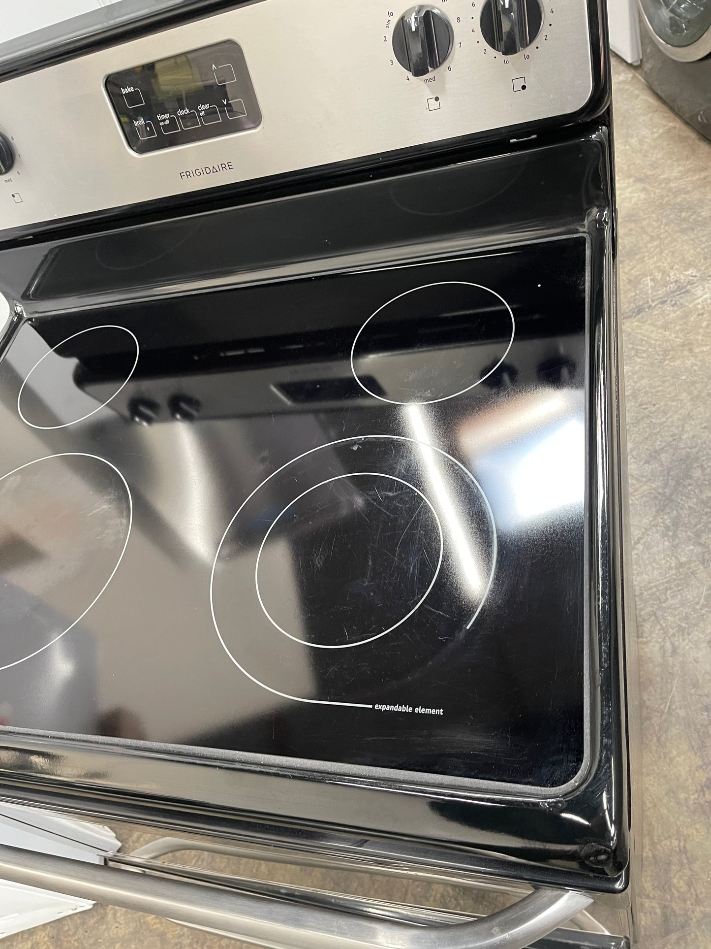 Frigidaire FFEF3012LS
30 Inch Freestanding Electric Range with 4 Radiant Elements, 4.8 cu. ft. Oven Capacity, Manual Clean and Store-More Storage Drawer: Stainless Steel