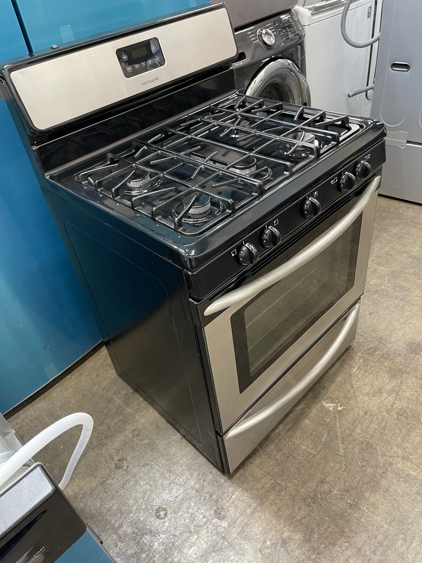Frigidaire 30-in 5 Burners 4.2-cu ft Freestanding Gas Range in Stainless Steel-Model #FGF348KCN