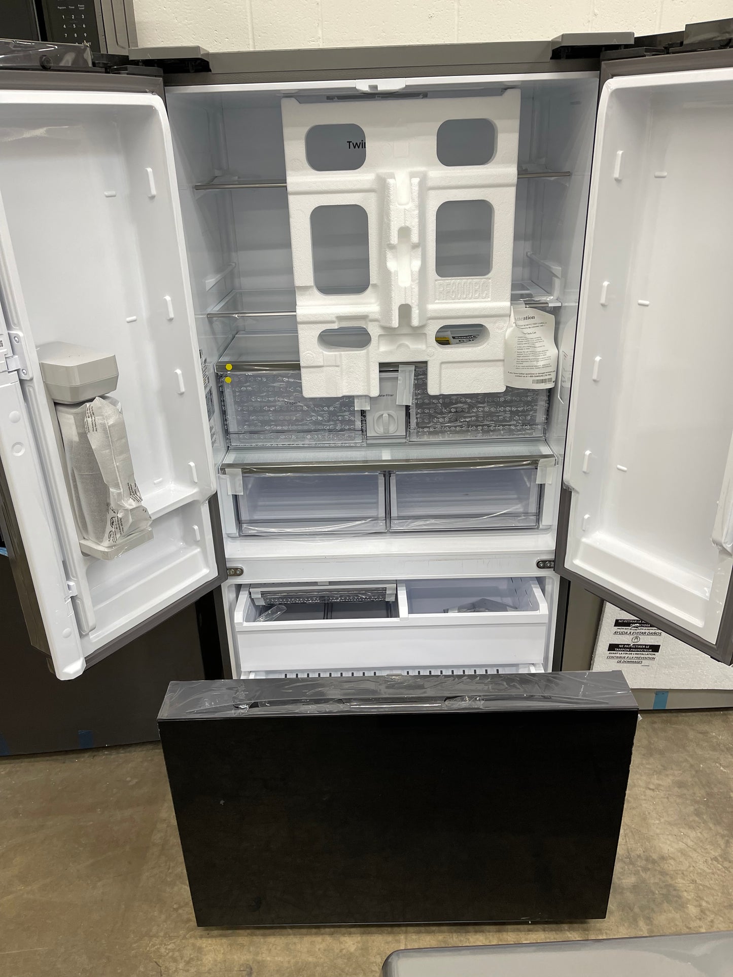 Samsung Counter-Depth Bespoke 24-Cu. Feet 3 -Door Smart Compatible French Door Refrigerator with Dual Ice Maker with water dispenser-Model #RF24BB620012