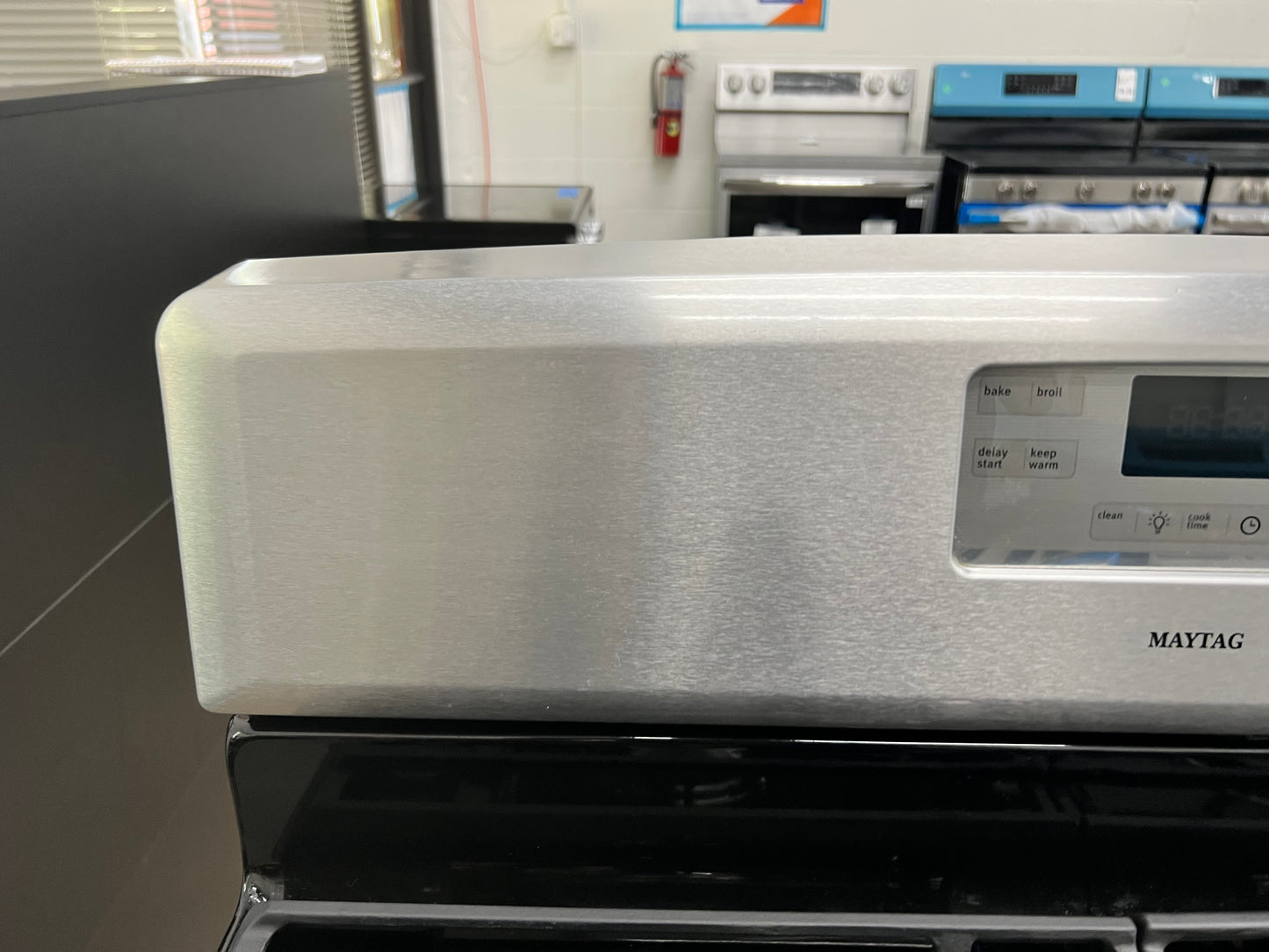 Maytag 30-in 5 Burners 5.8-cu ft Self-cleaning Freestanding Gas Range in Stainless Steel-Model #MGR8674AS