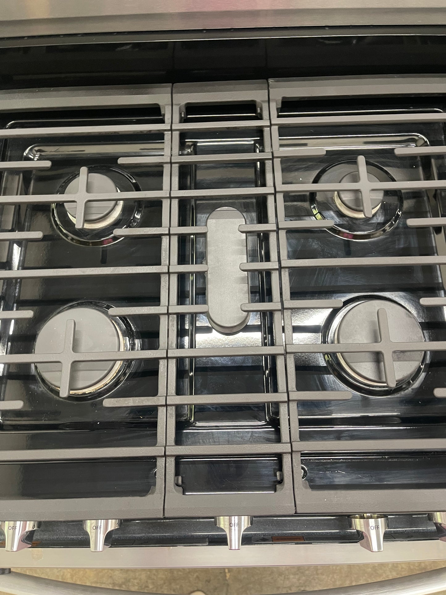 Whirlpool WFG550S0LZ
30 Inch Freestanding Gas Range with 5 Sealed Burners, 5.0 cu. ft. Oven Capacity