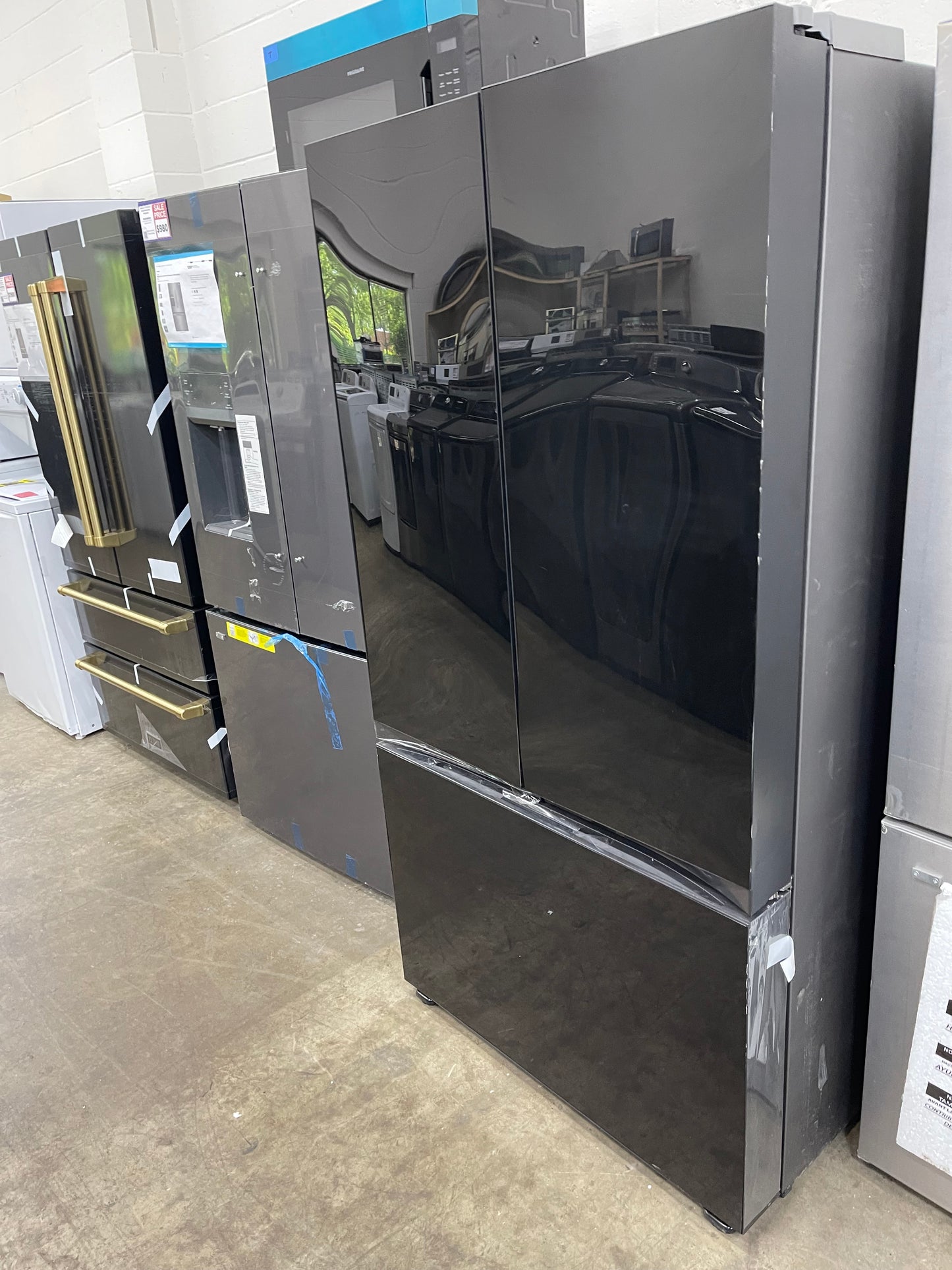 Samsung Counter-Depth Bespoke 24-Cu. Feet 3 -Door Smart Compatible French Door Refrigerator with Dual Ice Maker with water dispenser-Model #RF24BB620012