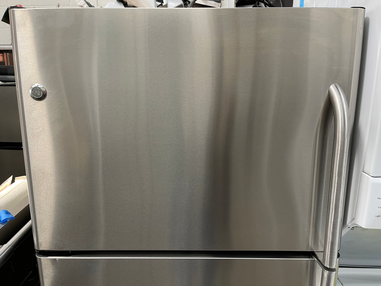 GE 17.9 Cu. Ft. Stainless Top-Freezer Refrigerator
GTS18SBSARSS