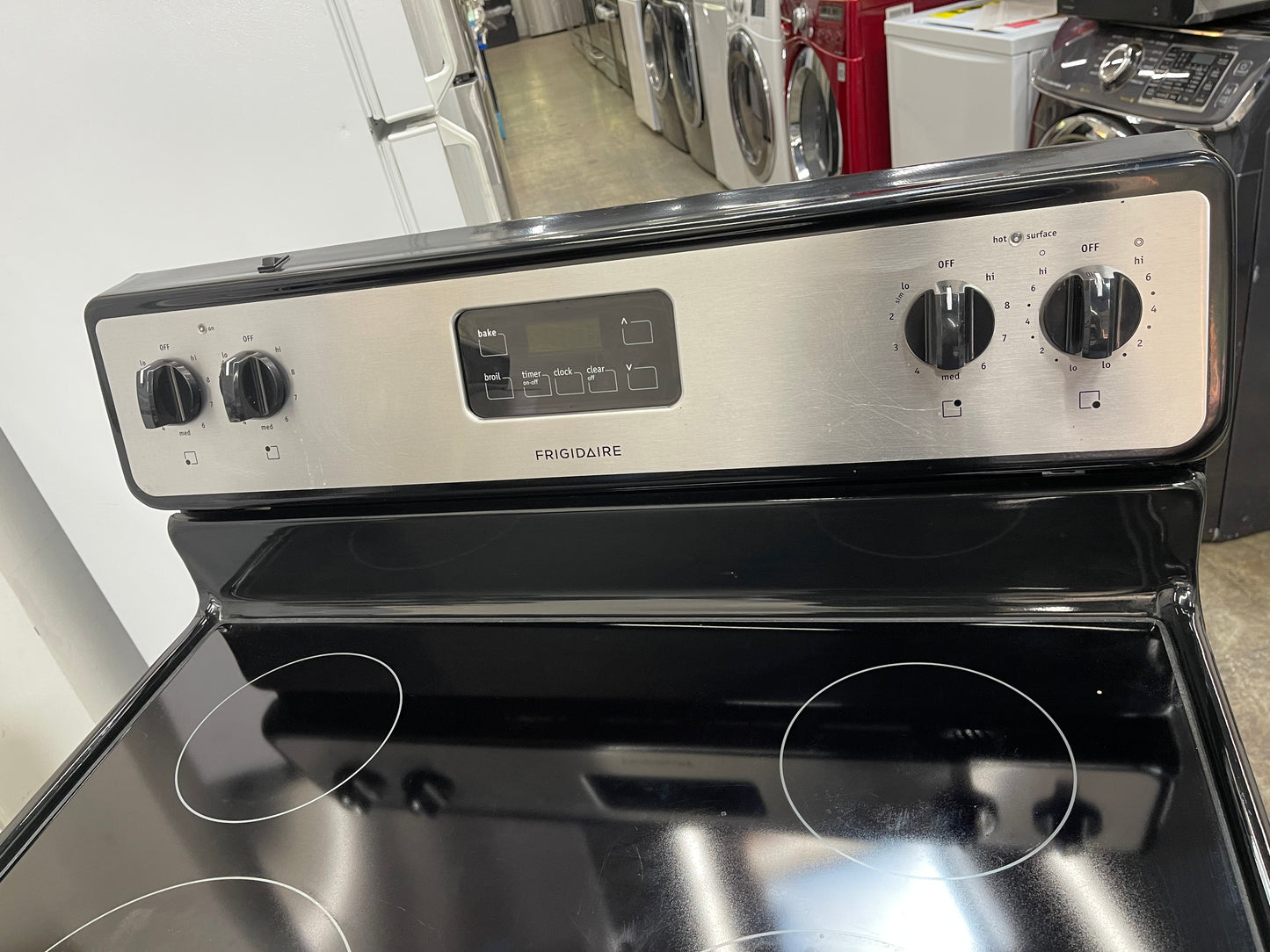 Frigidaire FFEF3012LS
30 Inch Freestanding Electric Range with 4 Radiant Elements, 4.8 cu. ft. Oven Capacity, Manual Clean and Store-More Storage Drawer: Stainless Steel