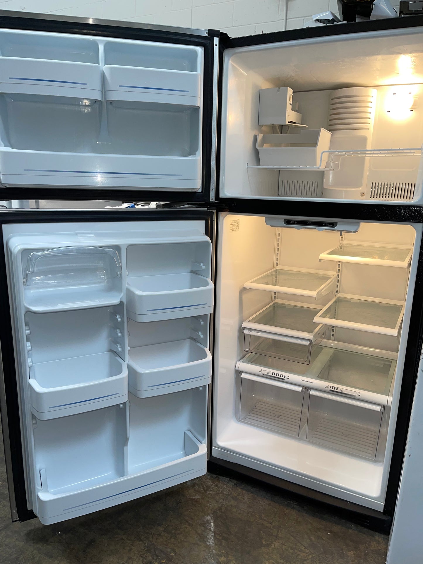 GE 17.9 Cu. Ft. Stainless Top-Freezer Refrigerator
GTS18SBSARSS