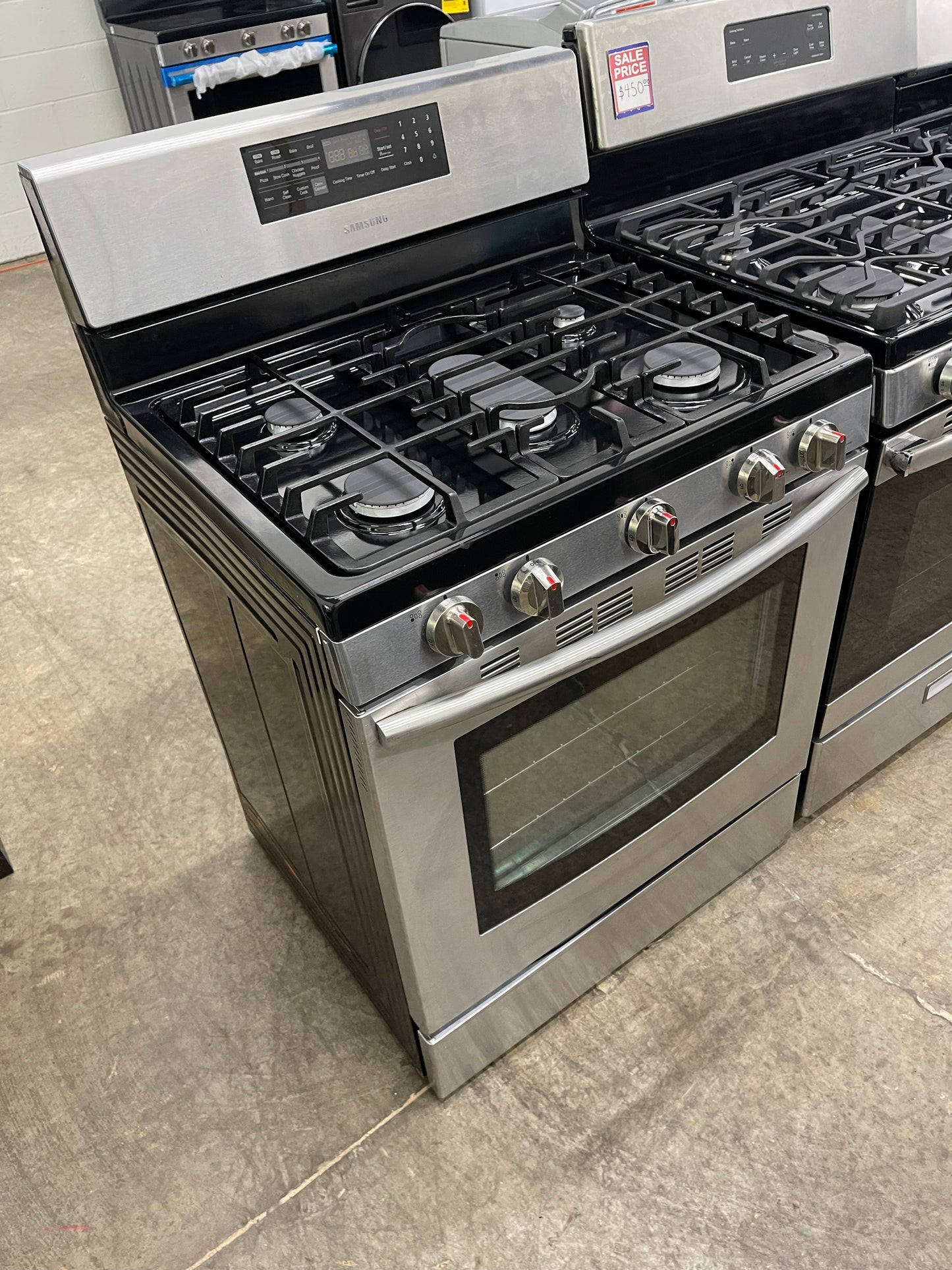 Samsung FX510BGS
30 Inch Freestanding Gas Range with 5 Sealed Burners, 5.8 cu. ft. Convection Oven, Self-Clean, 4 Preset Menu Options, Proofing and Storage Drawer