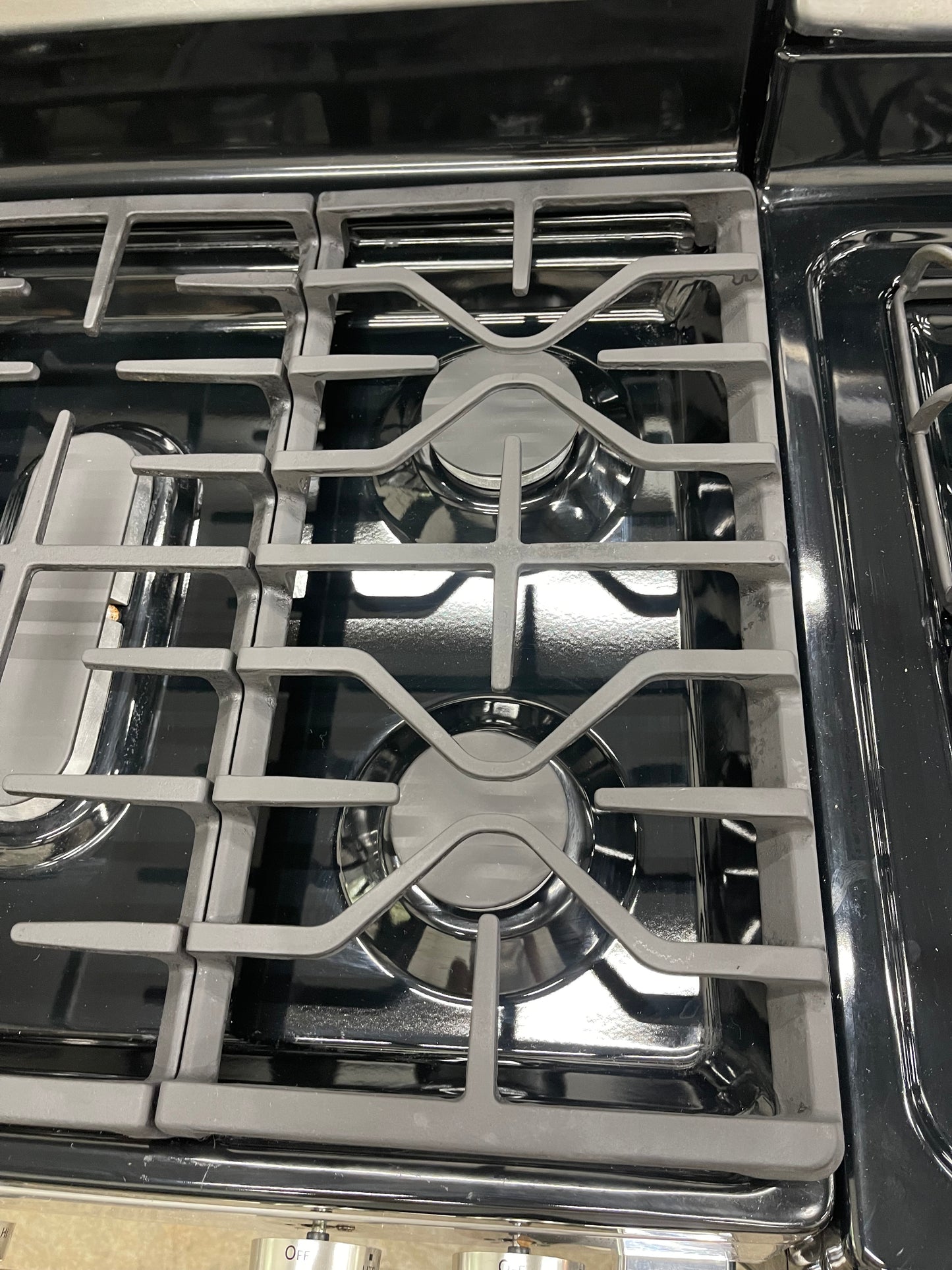GE 30 in. 5.0 cu. ft. Freestanding Gas Range in Stainless Steel - Model: JGBS66REK3SS