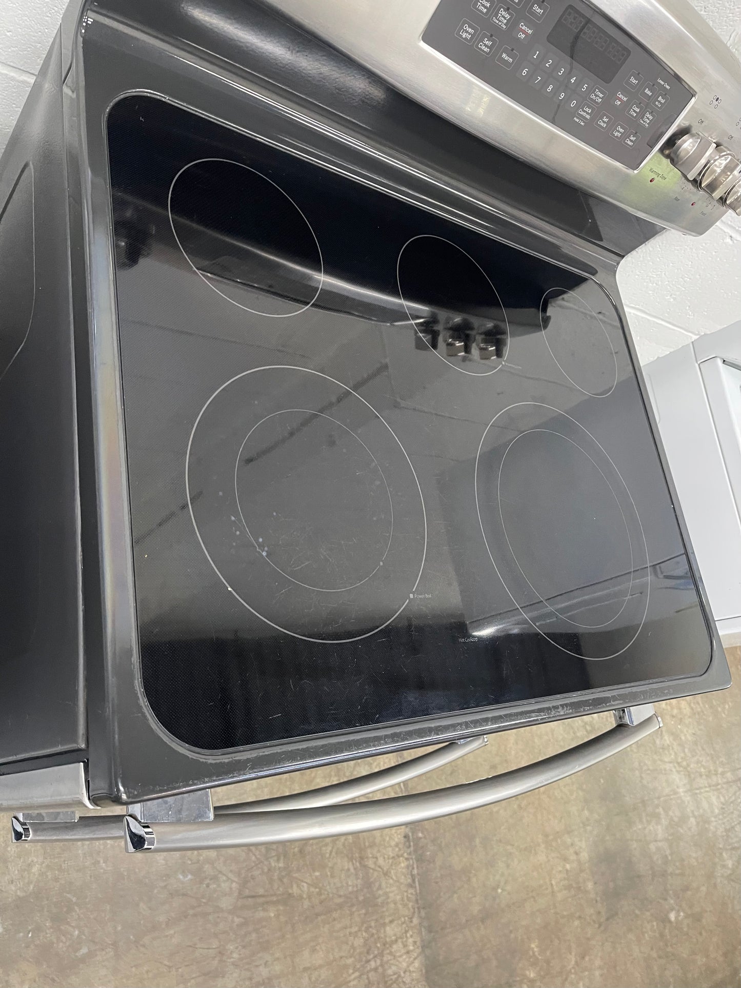 GE 30" Free-Standing Electric Double Oven Convection Range
Model #:JB850SF1SS