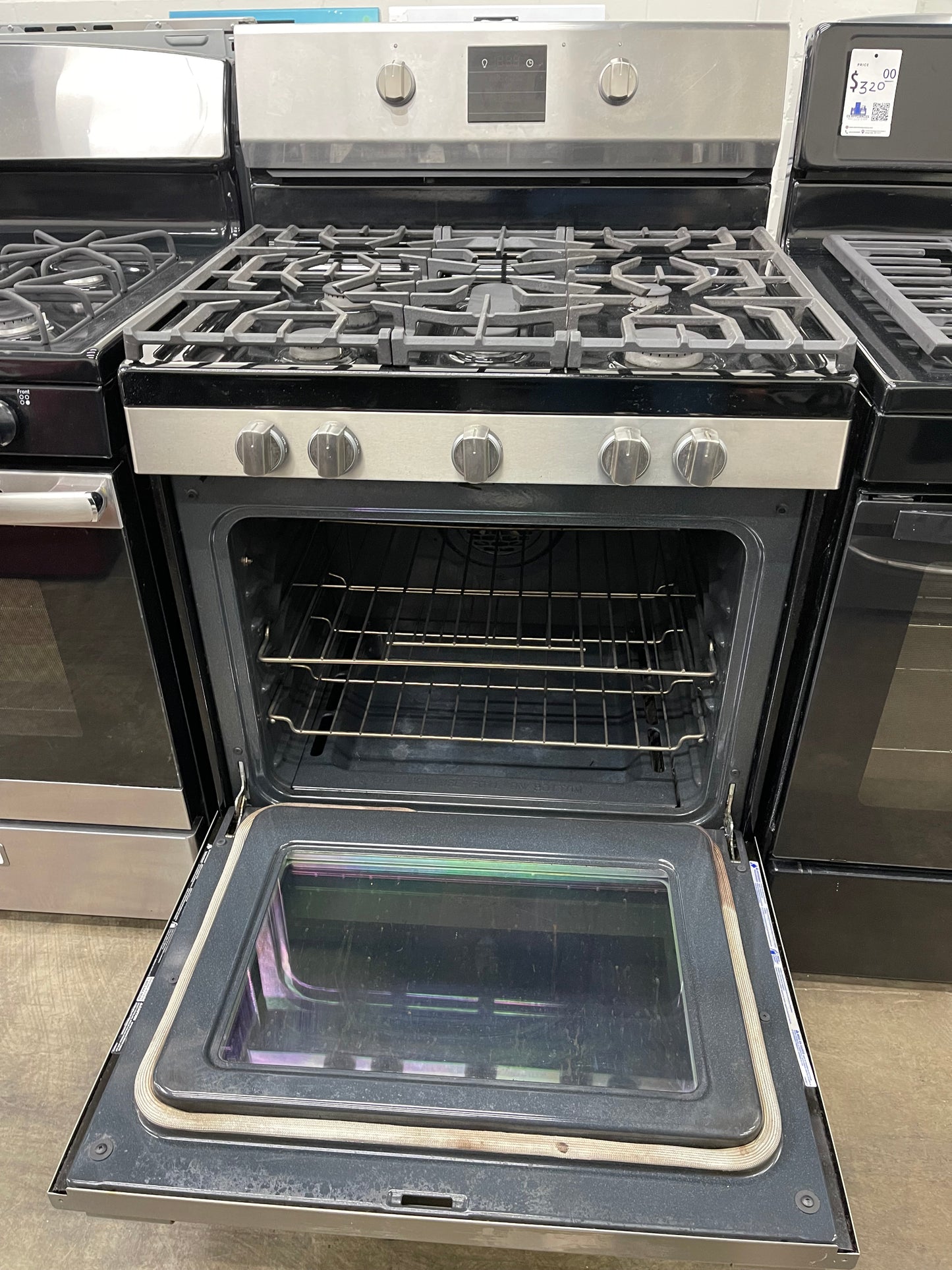 Frigidaire Professional 30-in 5 Burners 5.6-cu ft Self Cleaning Freestanding Gas Range in Stainless Steel-Model #FPGF3077QF