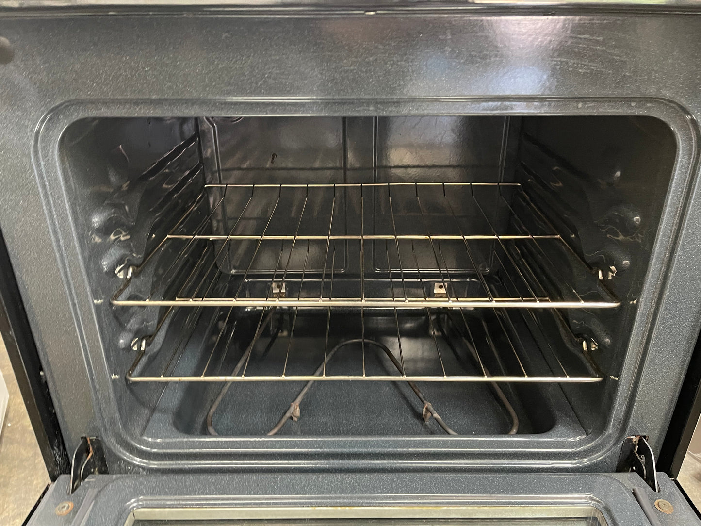 Frigidaire FFEF3012LS
30 Inch Freestanding Electric Range with 4 Radiant Elements, 4.8 cu. ft. Oven Capacity, Manual Clean and Store-More Storage Drawer: Stainless Steel