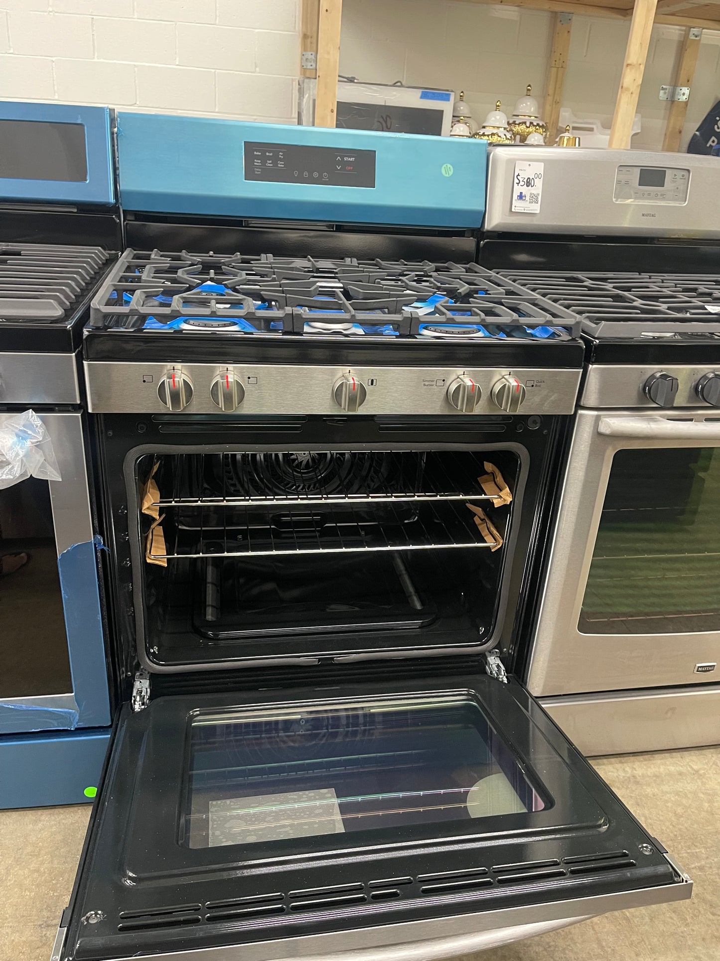 Frigidaire 30-in 5 Burners 5.1-cu ft Air Fry Convection Oven Freestanding Gas Range in Stainless Steel-Model #FCRG3083AS