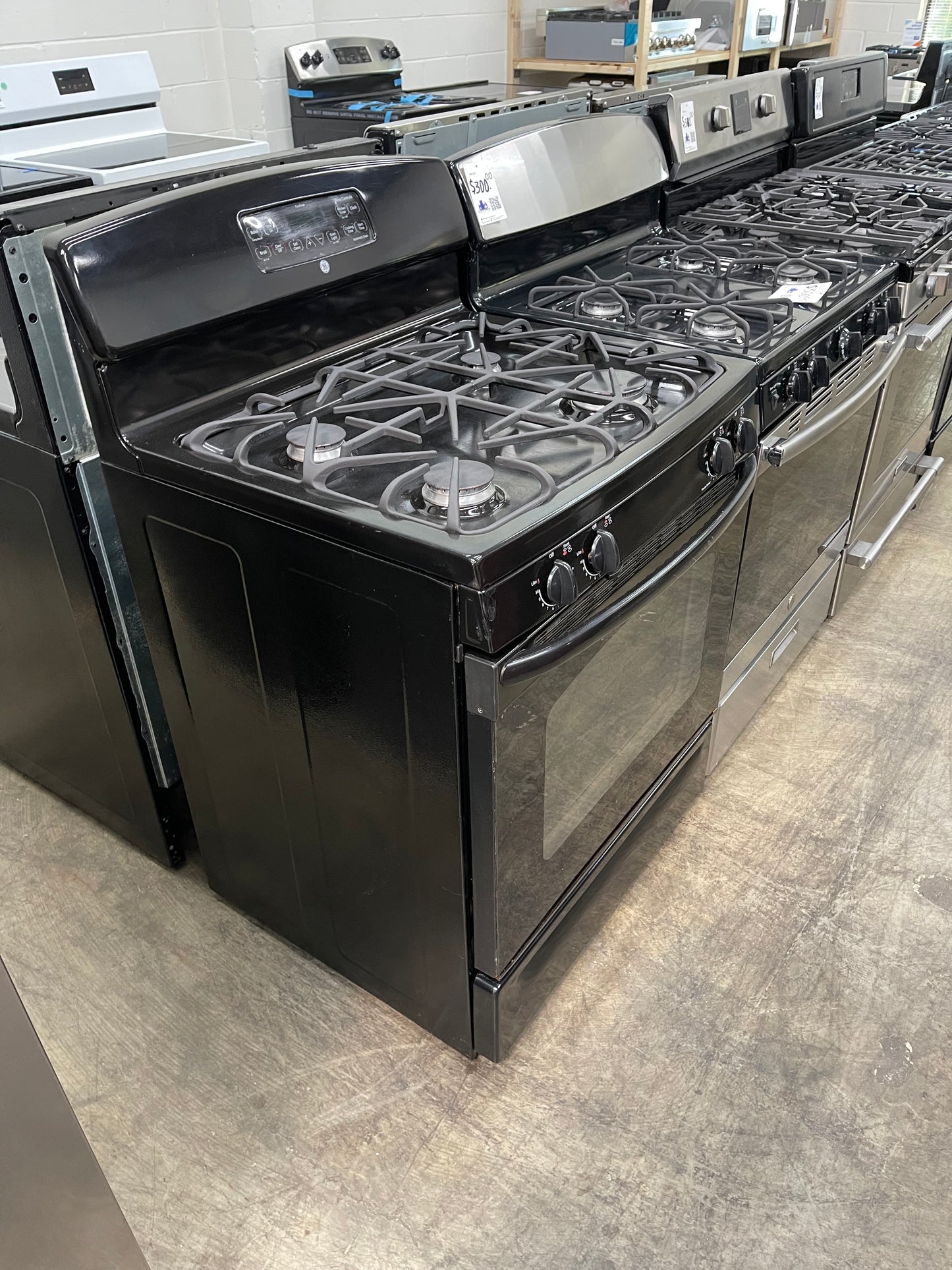 GE 30" Freestanding Gas Range with 5.0-cu ft Oven Capacity in Black-Model #JGBP36DEM1BB