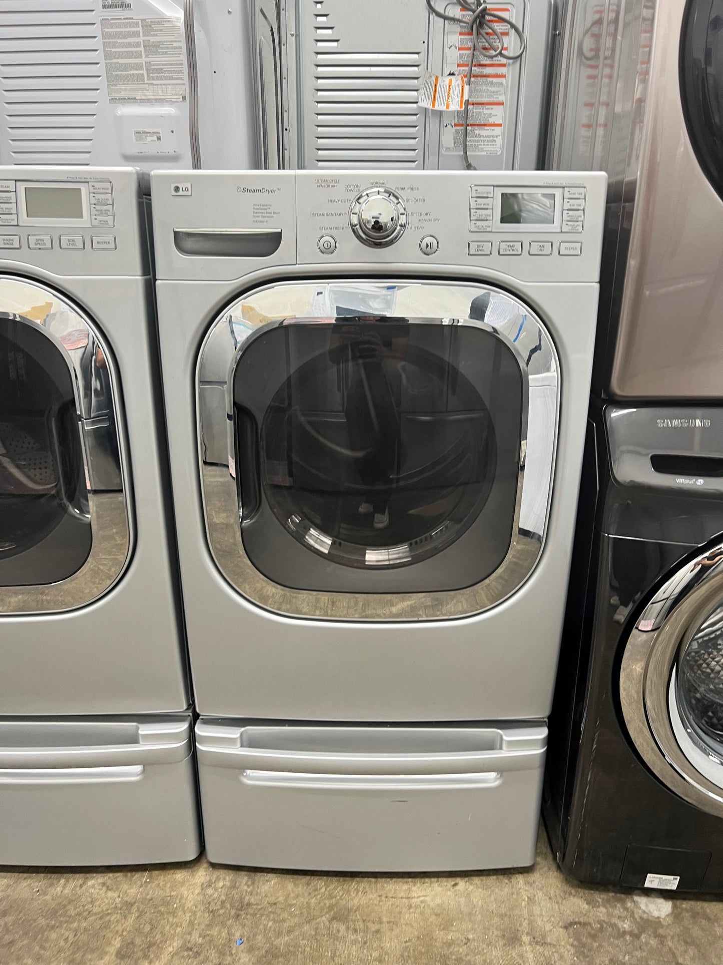 LG Front-Load 4.5-cu ft Washer and 7.4-cu ft Electric Dryer Set in Pure Silver