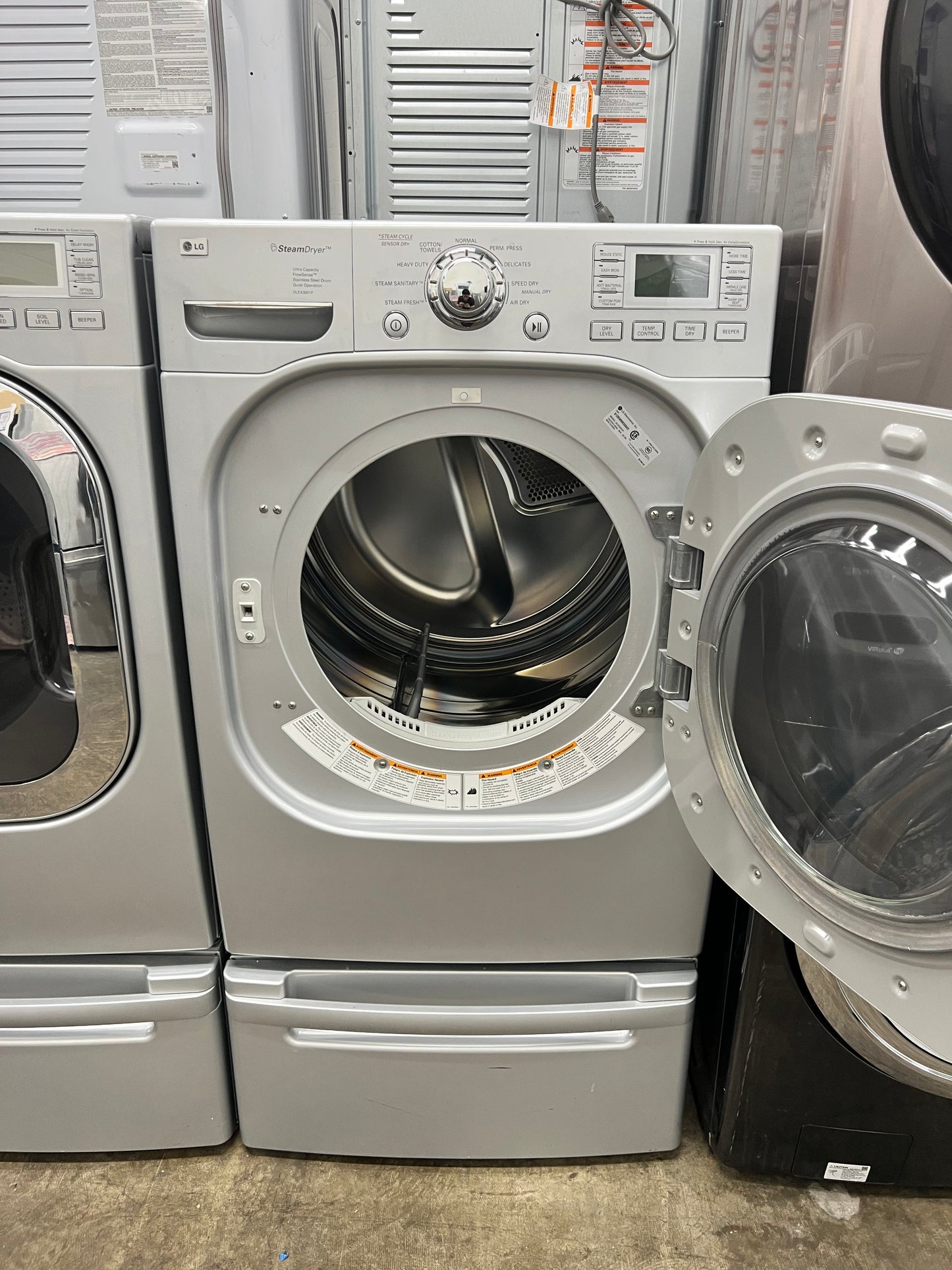 LG Front-Load 4.5-cu ft Washer and 7.4-cu ft Electric Dryer Set in Pure Silver