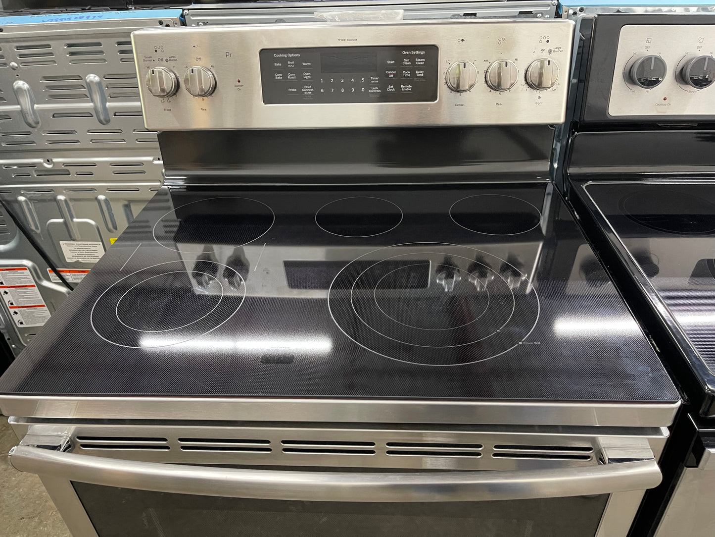 GE Profile PB930SLSS
30 Inch Smart Electric Range with 5.3 Cu. Ft. Oven, Five Heating Elements, Temperature Probe, True European Convection, WiFi, 3600W Power Boil, Chef Connect, and Self Clean