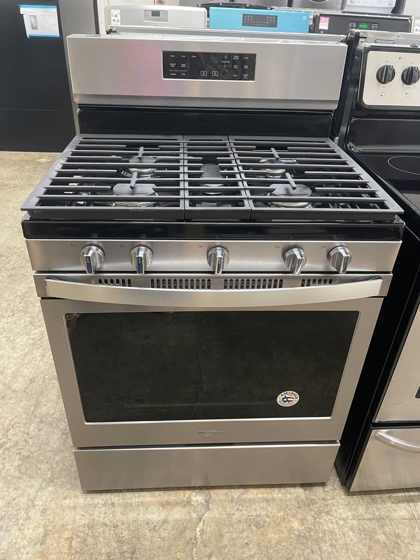 Whirlpool WFG550S0LZ
30 Inch Freestanding Gas Range with 5 Sealed Burners, 5.0 cu. ft. Oven Capacity