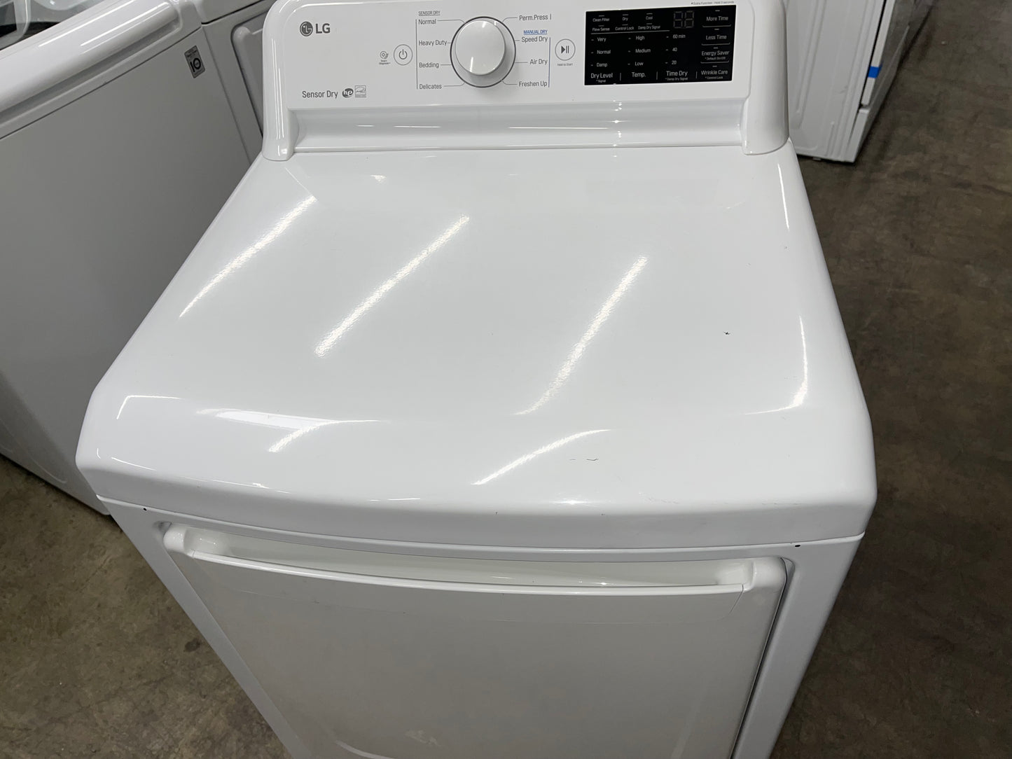 DLE7100W
LG 7.3 cu. ft. Electric Dryer with Sensor Dry Technology